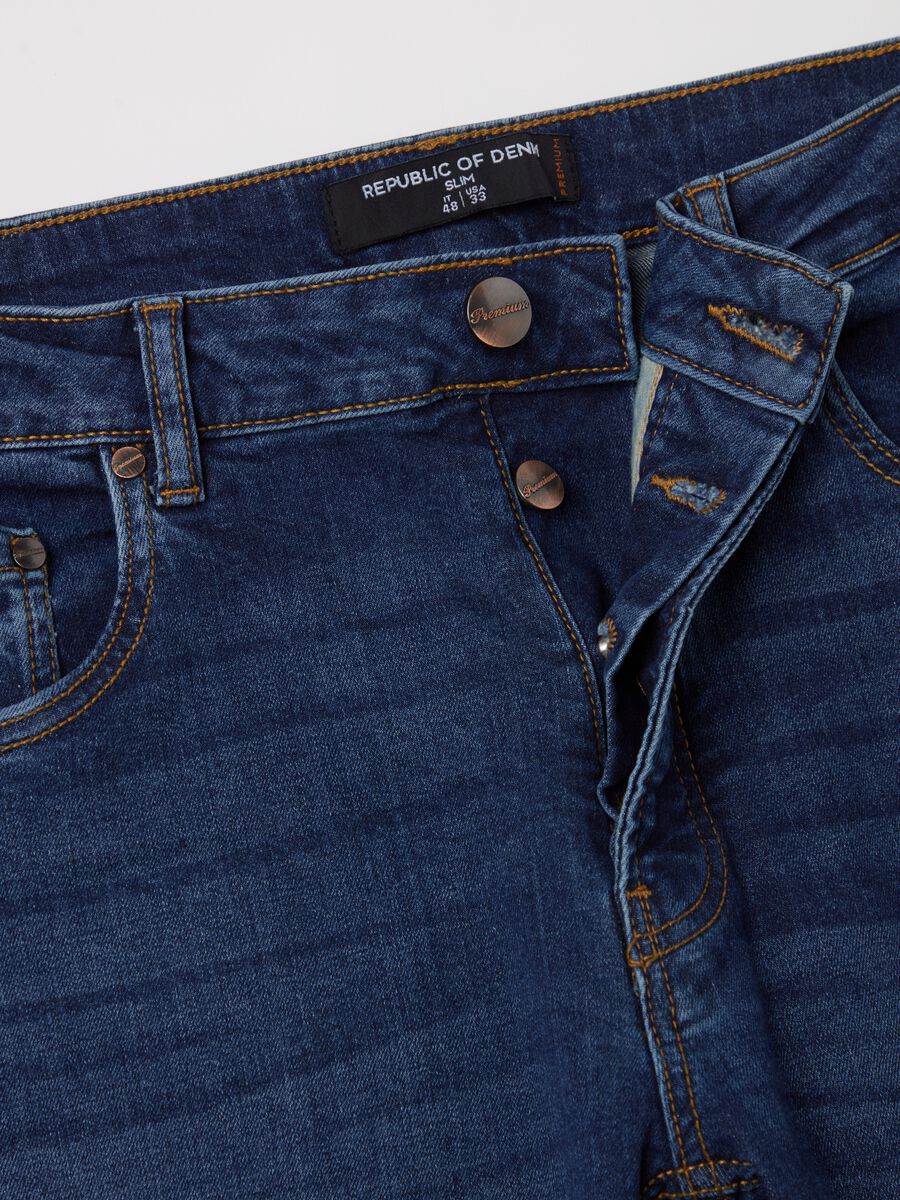 Slim-fit jeans with five pockets_5