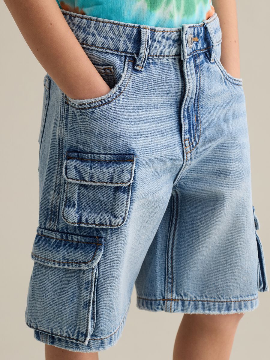 Cargo shorts in denim_2