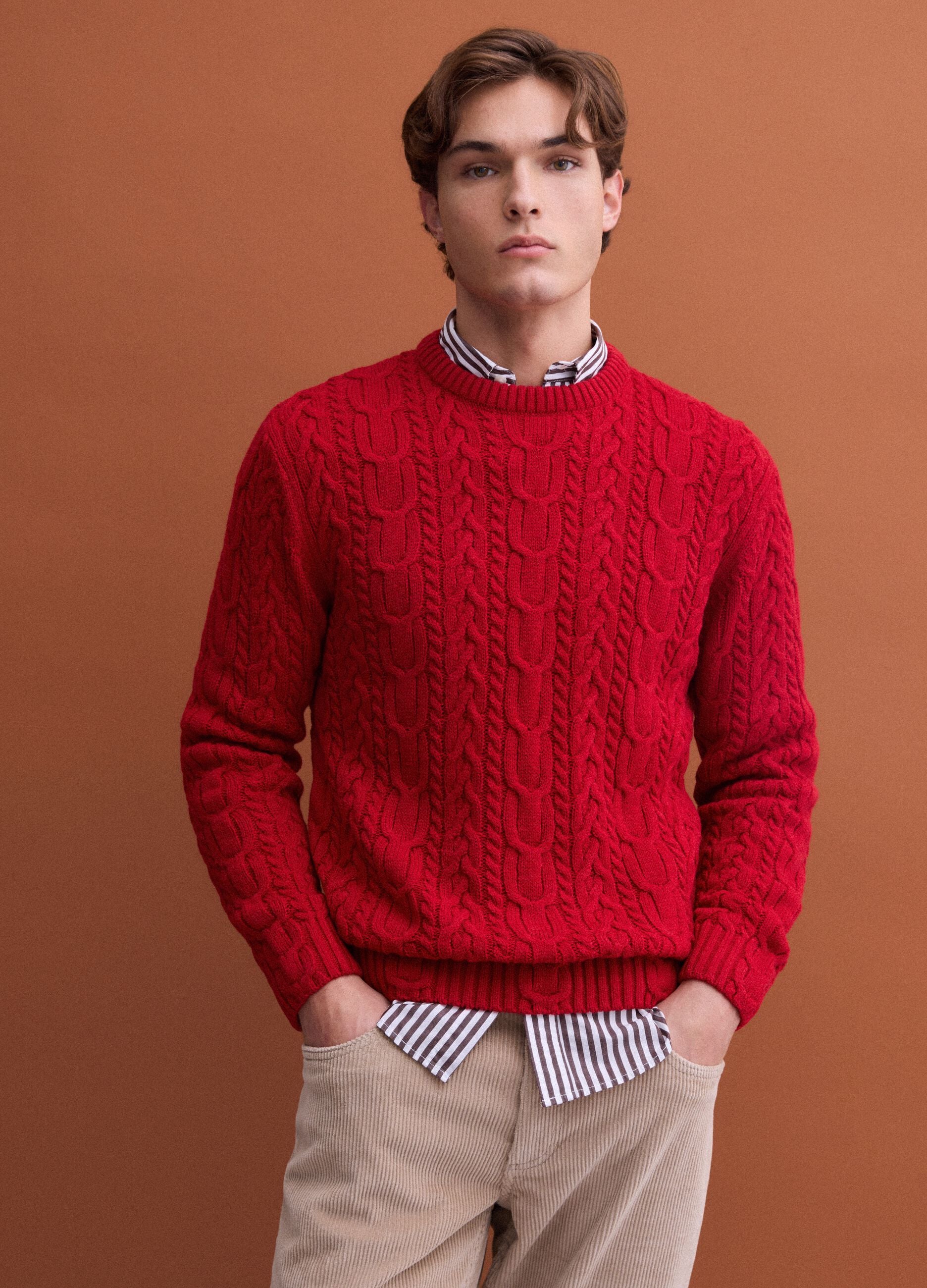 Maglia rossa girocollo in misto lana con lavorazione jacquard