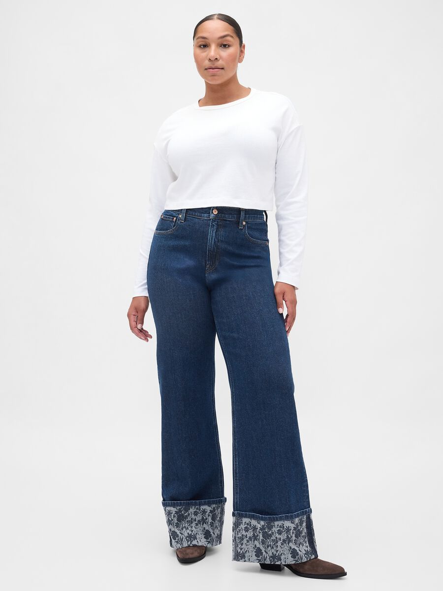 Jeans wide leg con risvolto floreale_4