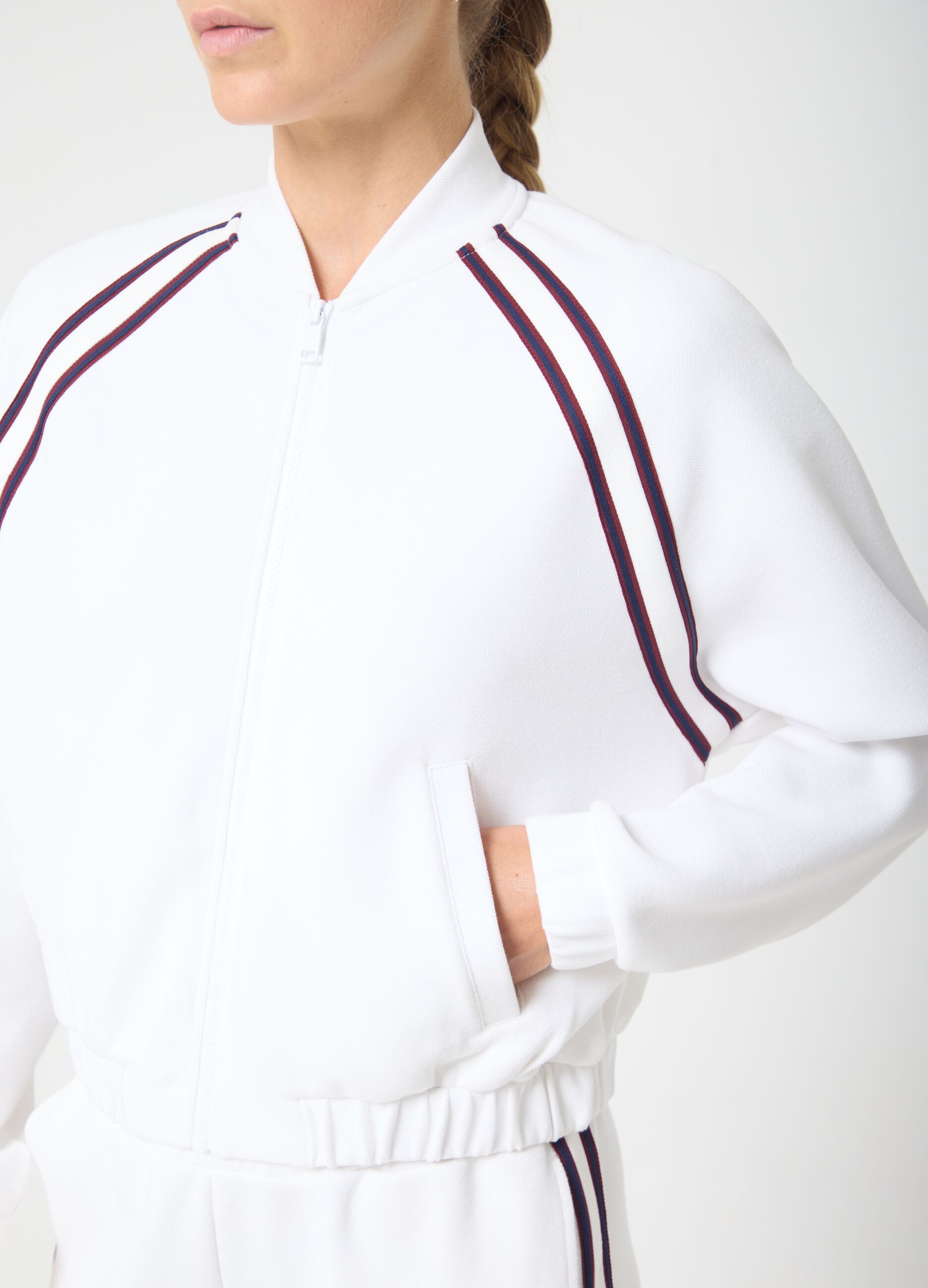 ALTAVIA COURT Contrast Piping Full-Zip Crop