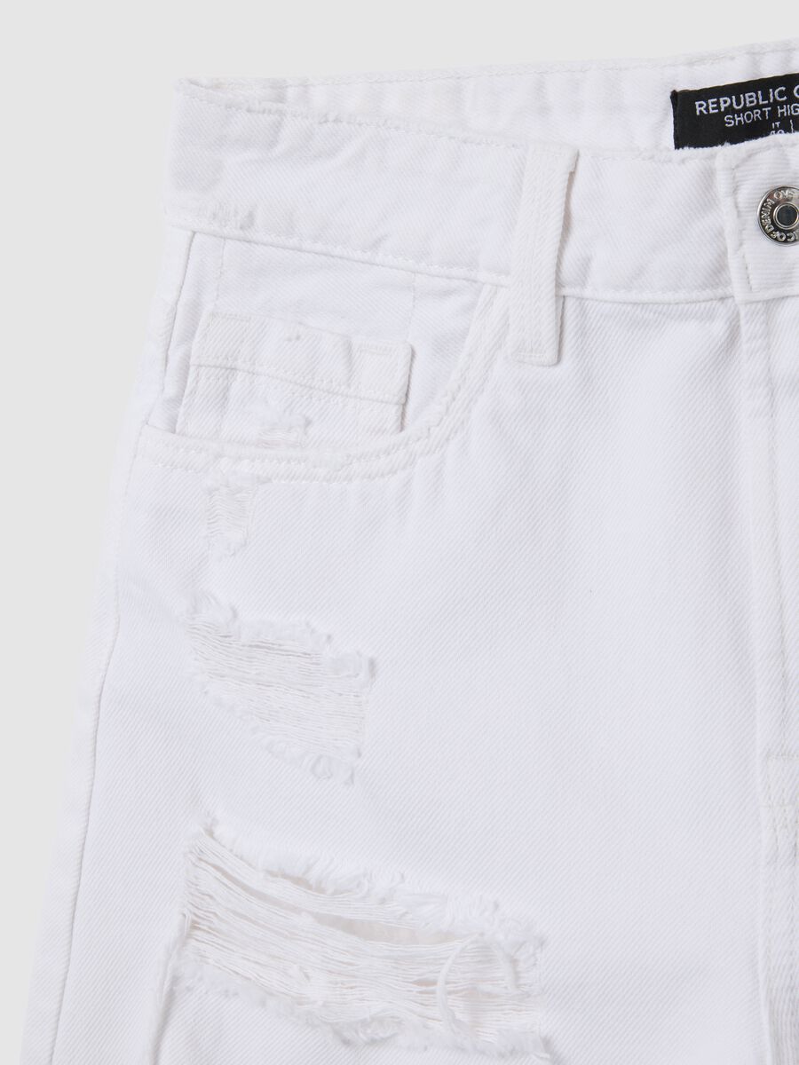 Women's white pure cotton regular fit shorts_5