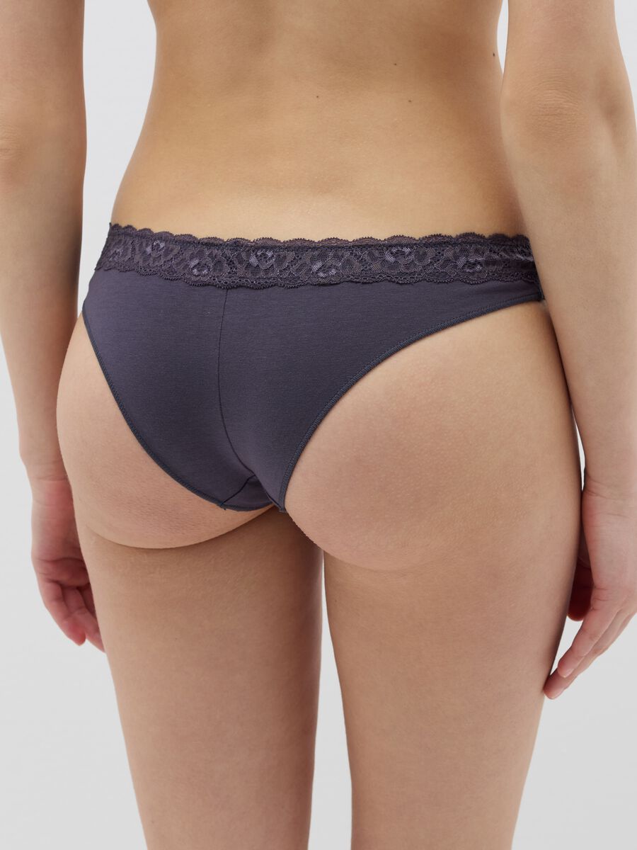 Brazilian-cut briefs with lace trim_3