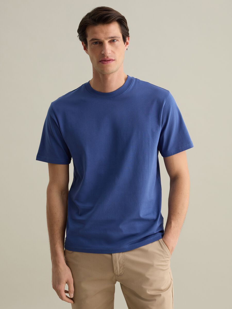 Plain cotton T-shirt with round neck._0
