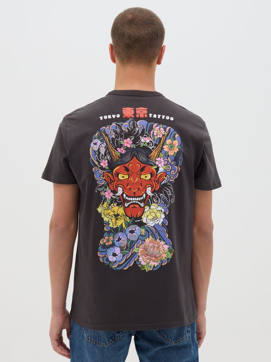 Black short-sleeve T-shirt with Tokyo Tattoo print_3