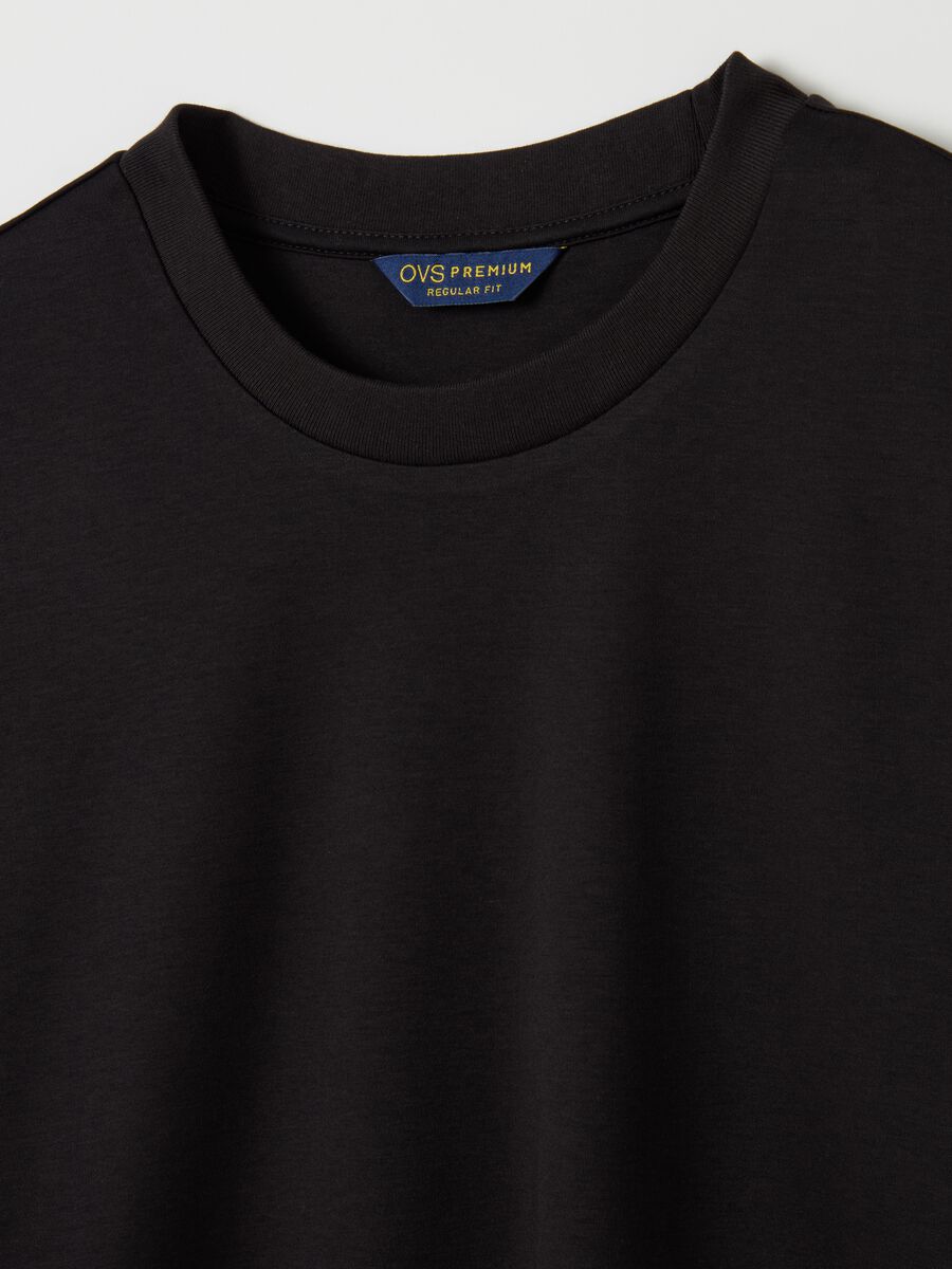 Regular-fit T-shirt with round neck_5