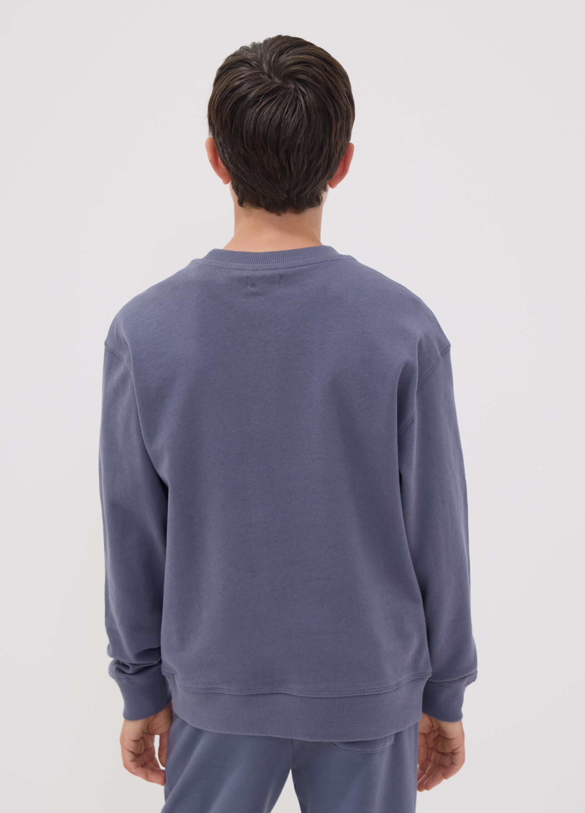 Grey pure cotton sweatshirt with front print for boys, relaxed fit