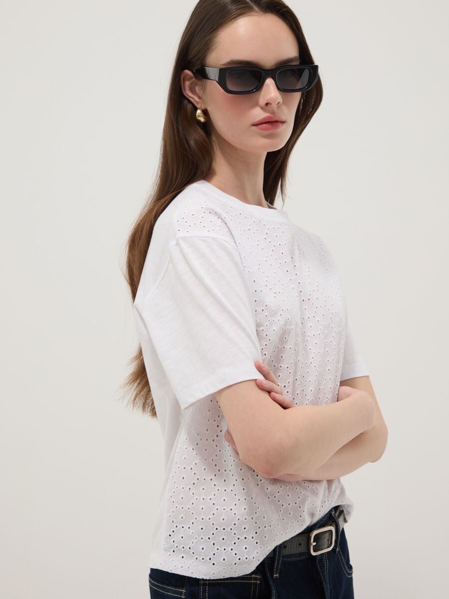 White short-sleeved pure cotton T-shirt with broderie anglaise embroidery_1