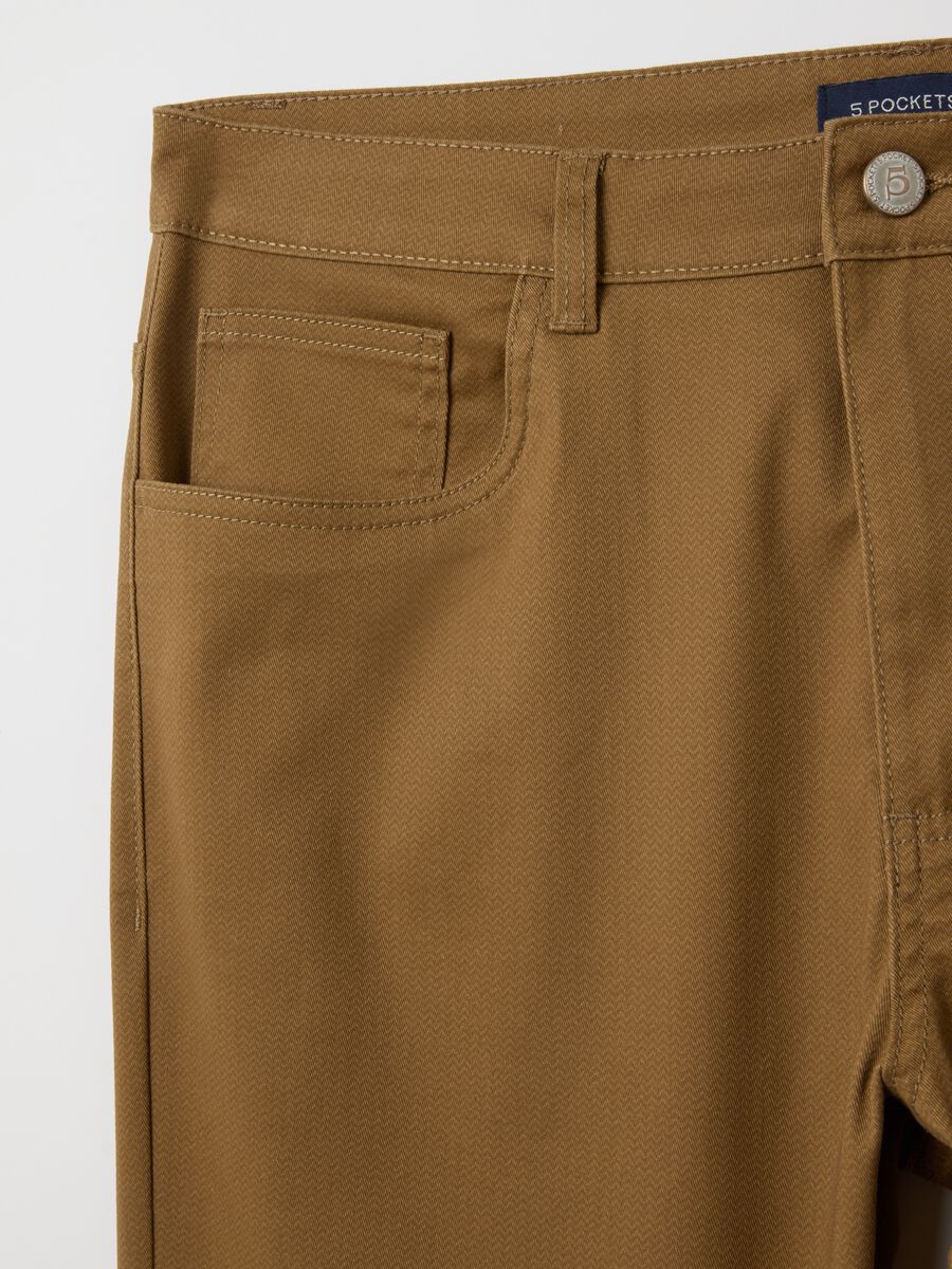 Pantaloni marroni con cinque tasche_1