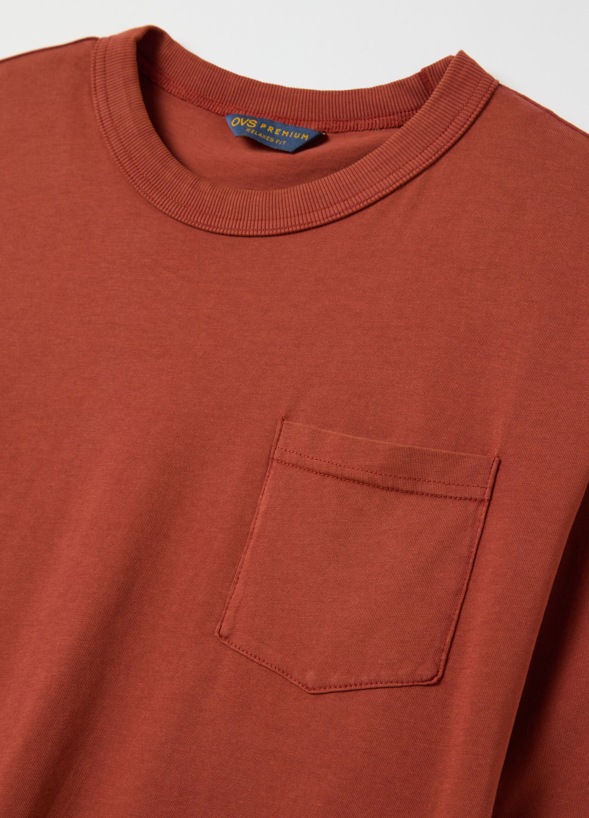 T-shirt relaxed fit in cotone con tasca 