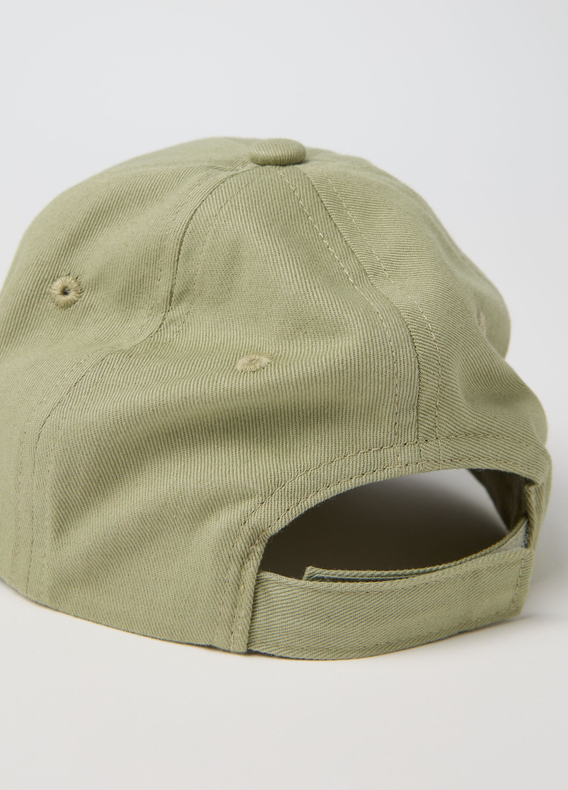 Boys’ green baseball cap in 100% cotton with embroidery