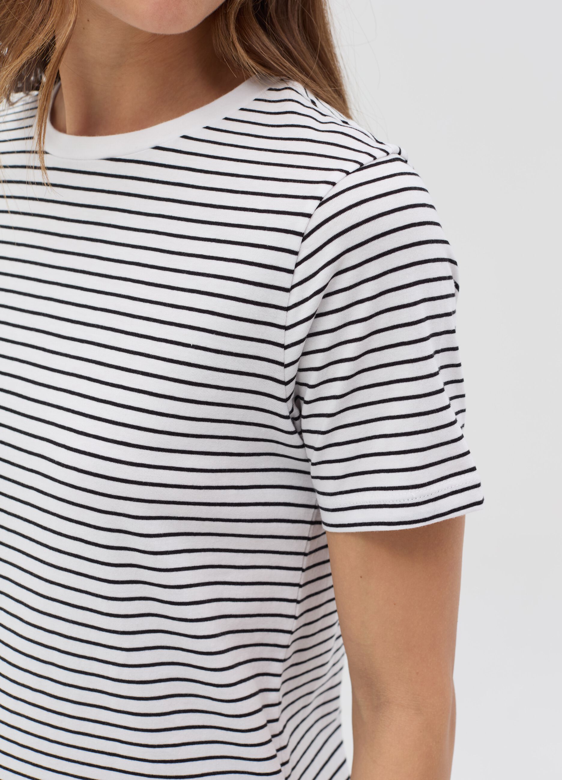 Essential cotton T-shirt with thin stripes