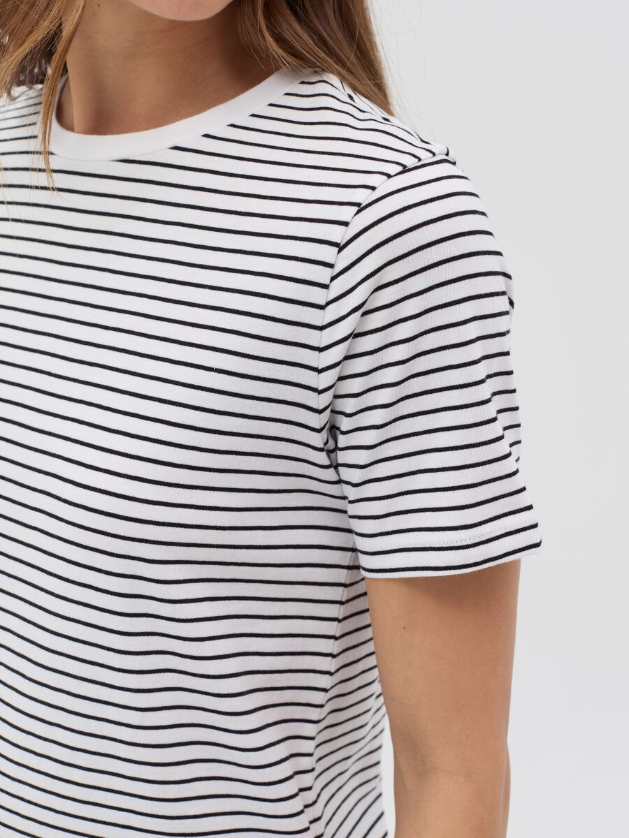 Essential cotton T-shirt with thin stripes_2