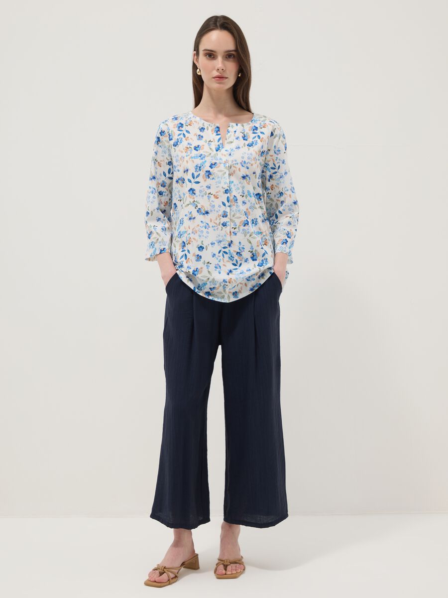 Blusa bianca in cotone elasticizzato a fiori regular fit_2