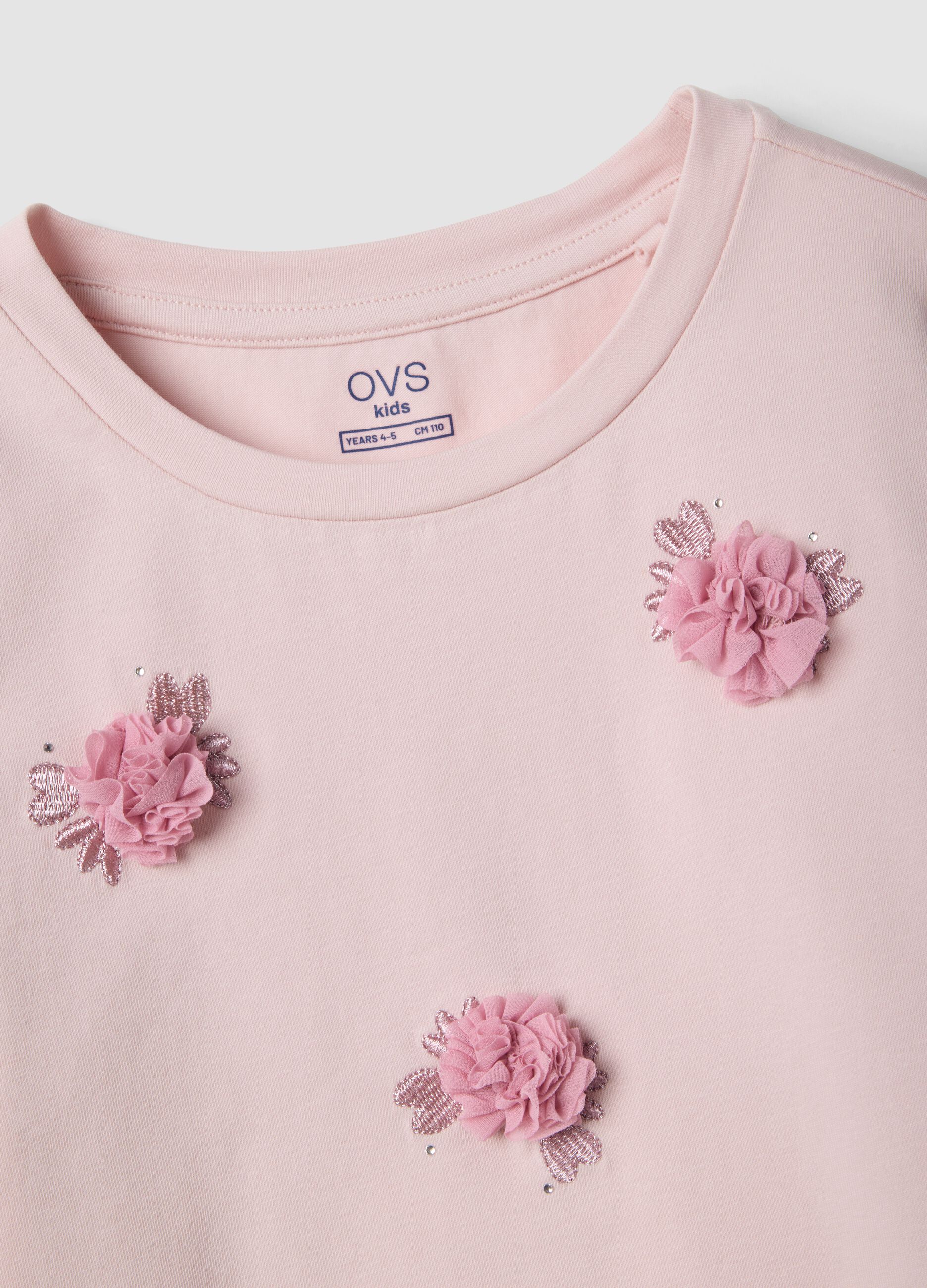 Pink short-sleeved stretch cotton T-shirt with floral appliqu&eacute;s