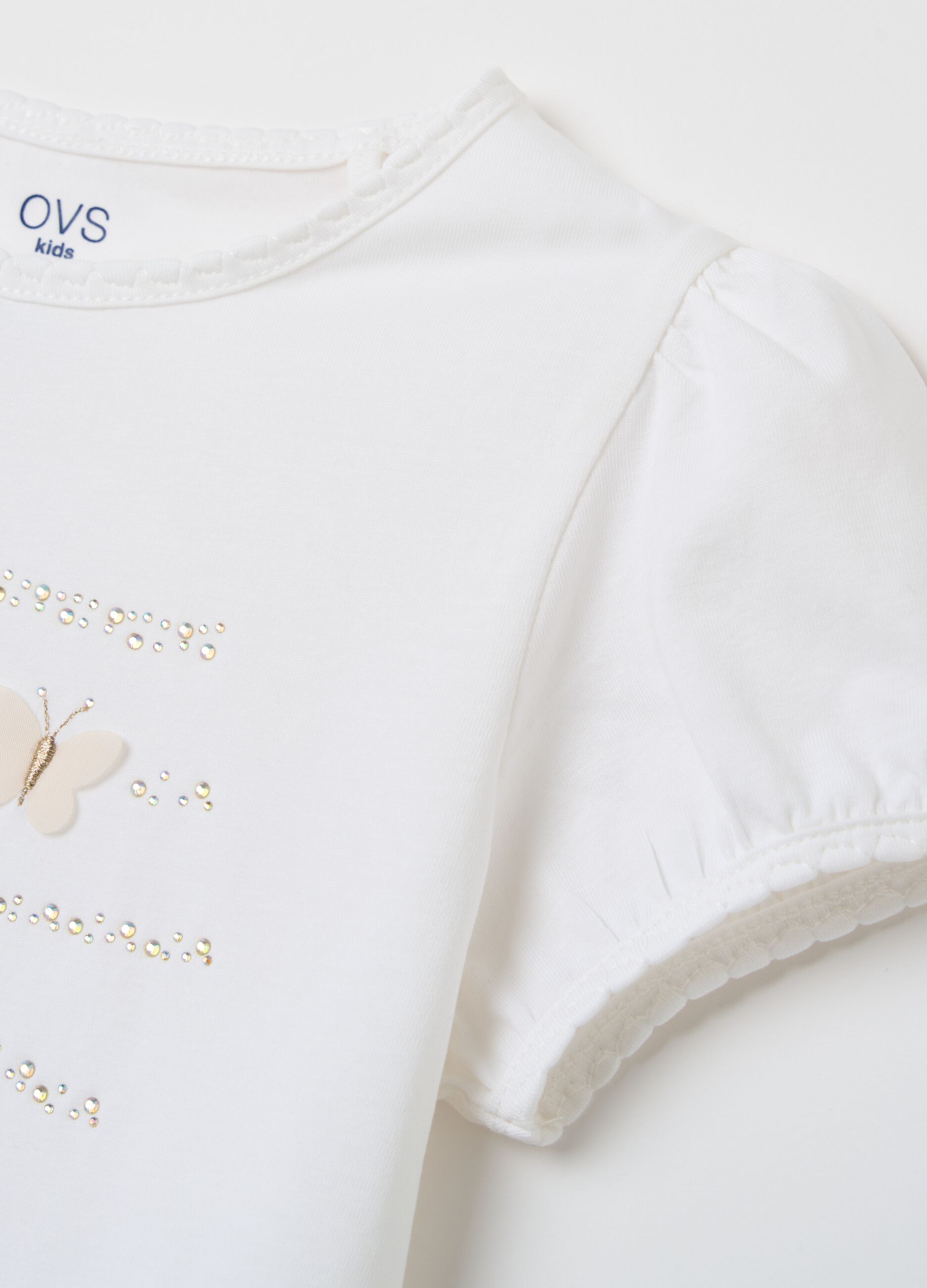 T-shirt con strass e applicazione farfalle
