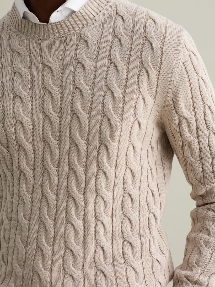 Pullover with cable-knit design_2