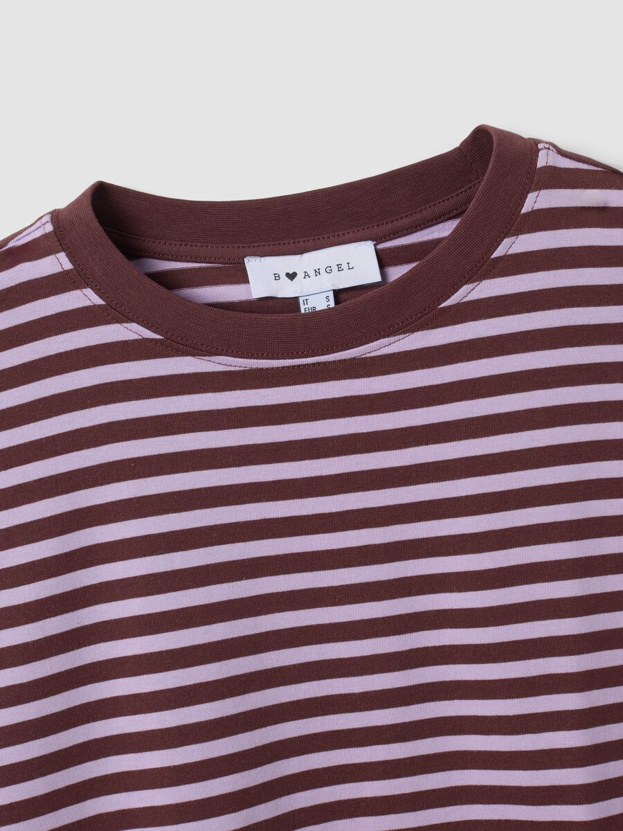 T-shirt viola a righe in puro cotone con girocollo relaxed fit_5
