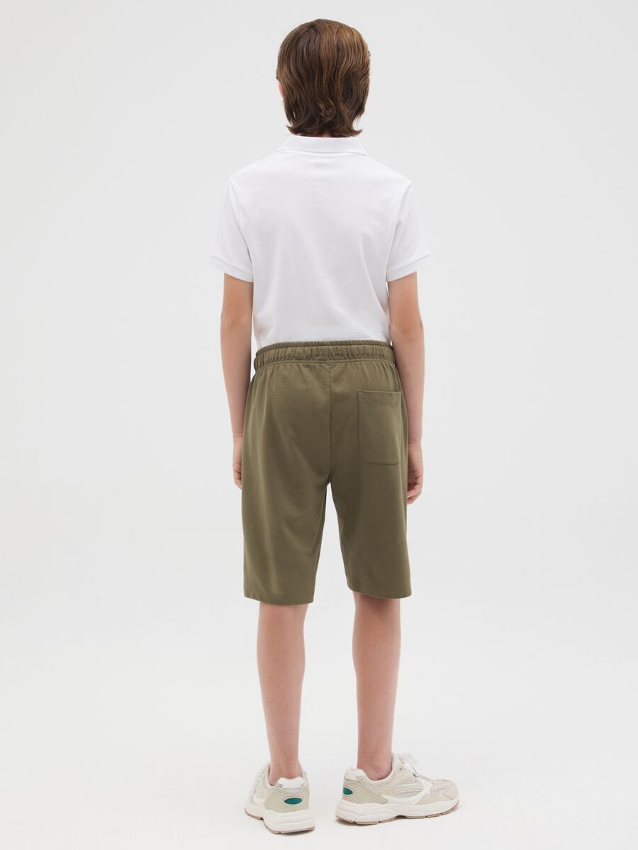 Pantaloni corti da ragazzo in puro cotone verde regular fit_1
