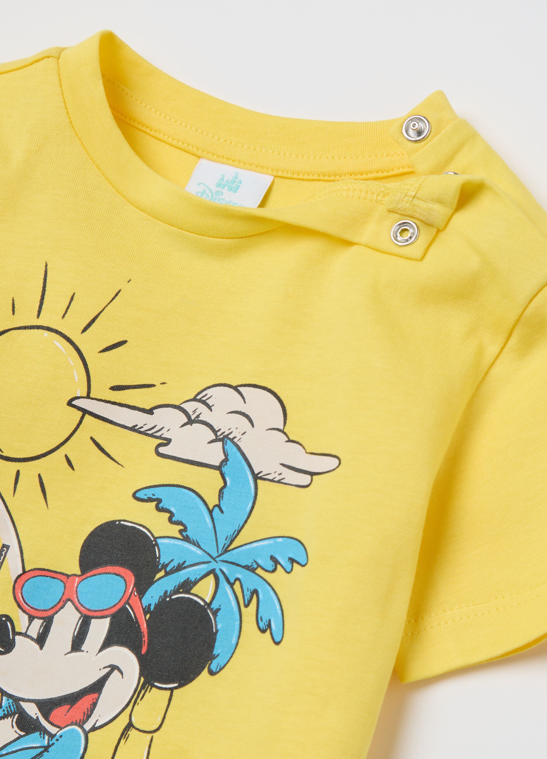 Completo Disney top giallo e pantaloni corti blu