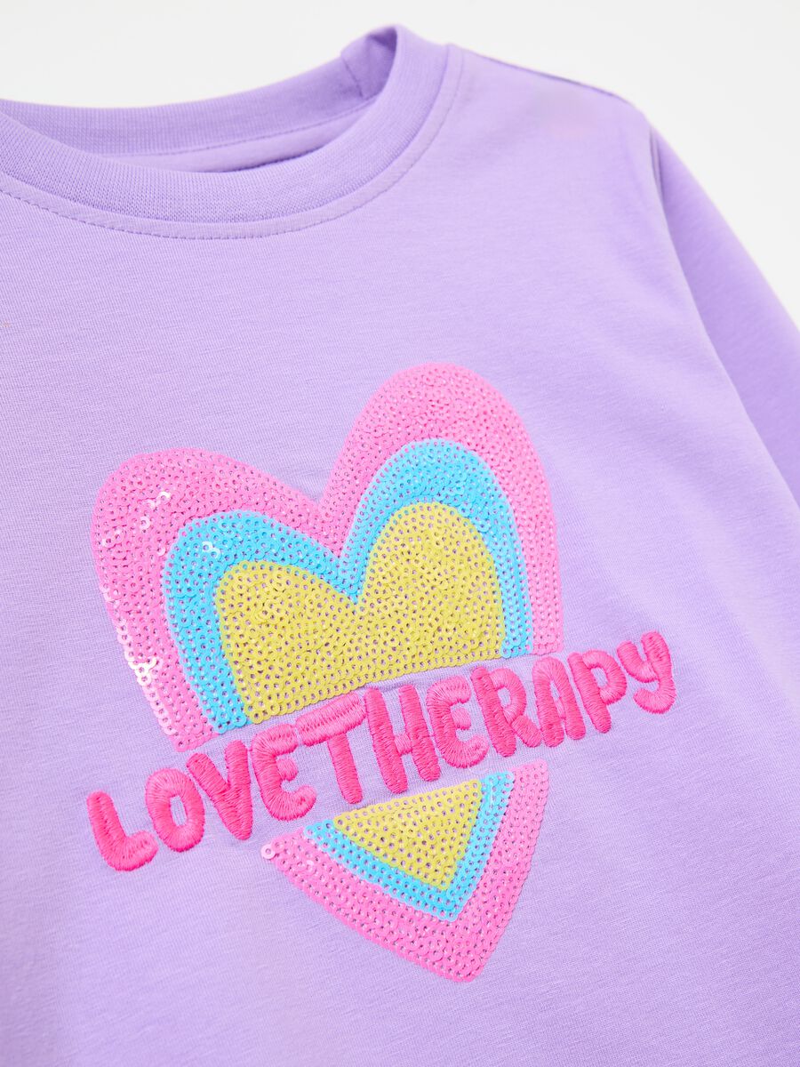 T-shirt a maniche lunghe con cuore di paillettes_2