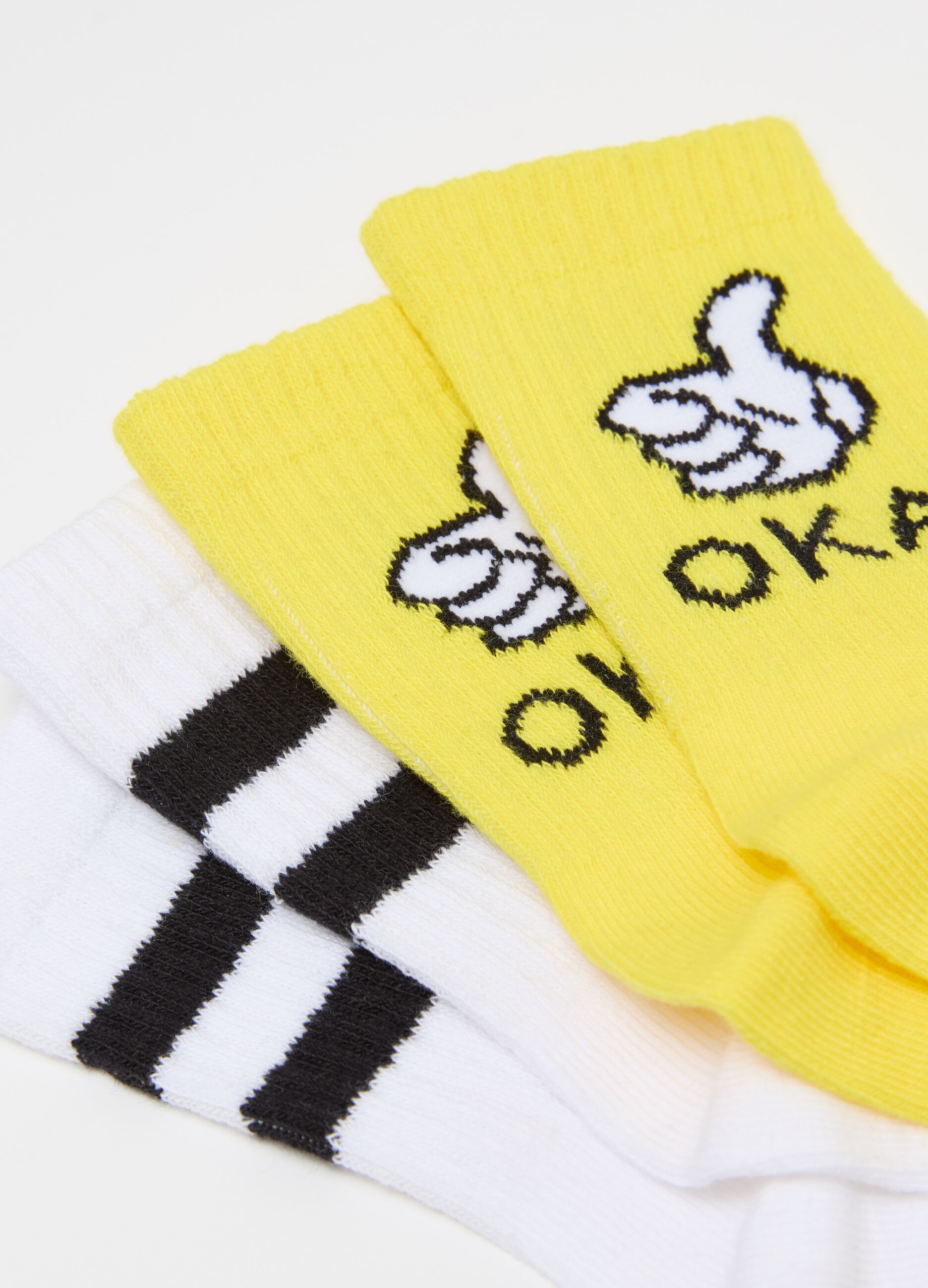 Three-pair pack tennis socks with okay design