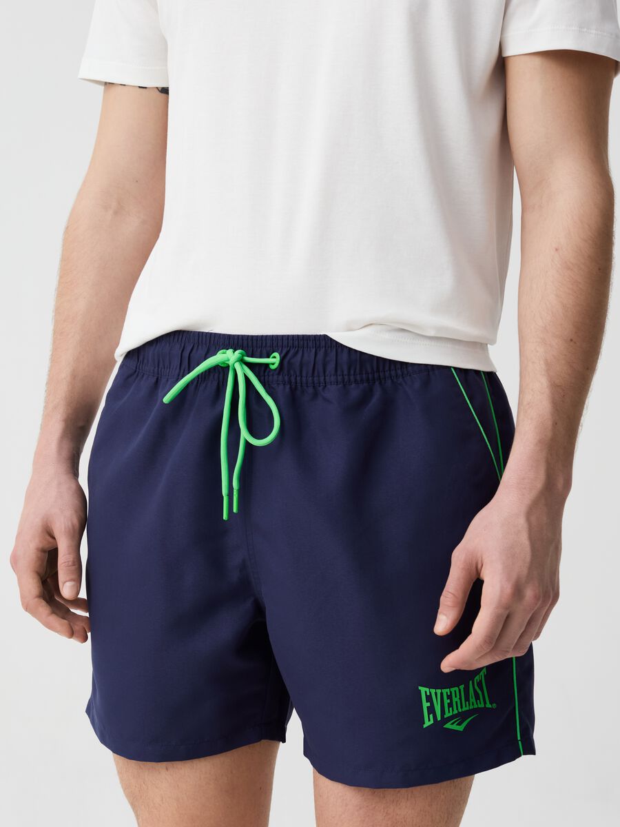 Swimming trunks with contrasting details_1