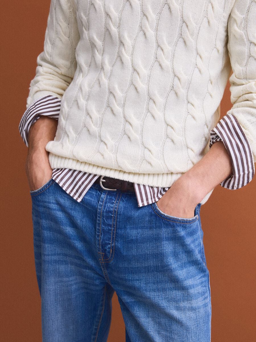 Maglia bianca in misto lana a trecce con dolcevita regular fit_3