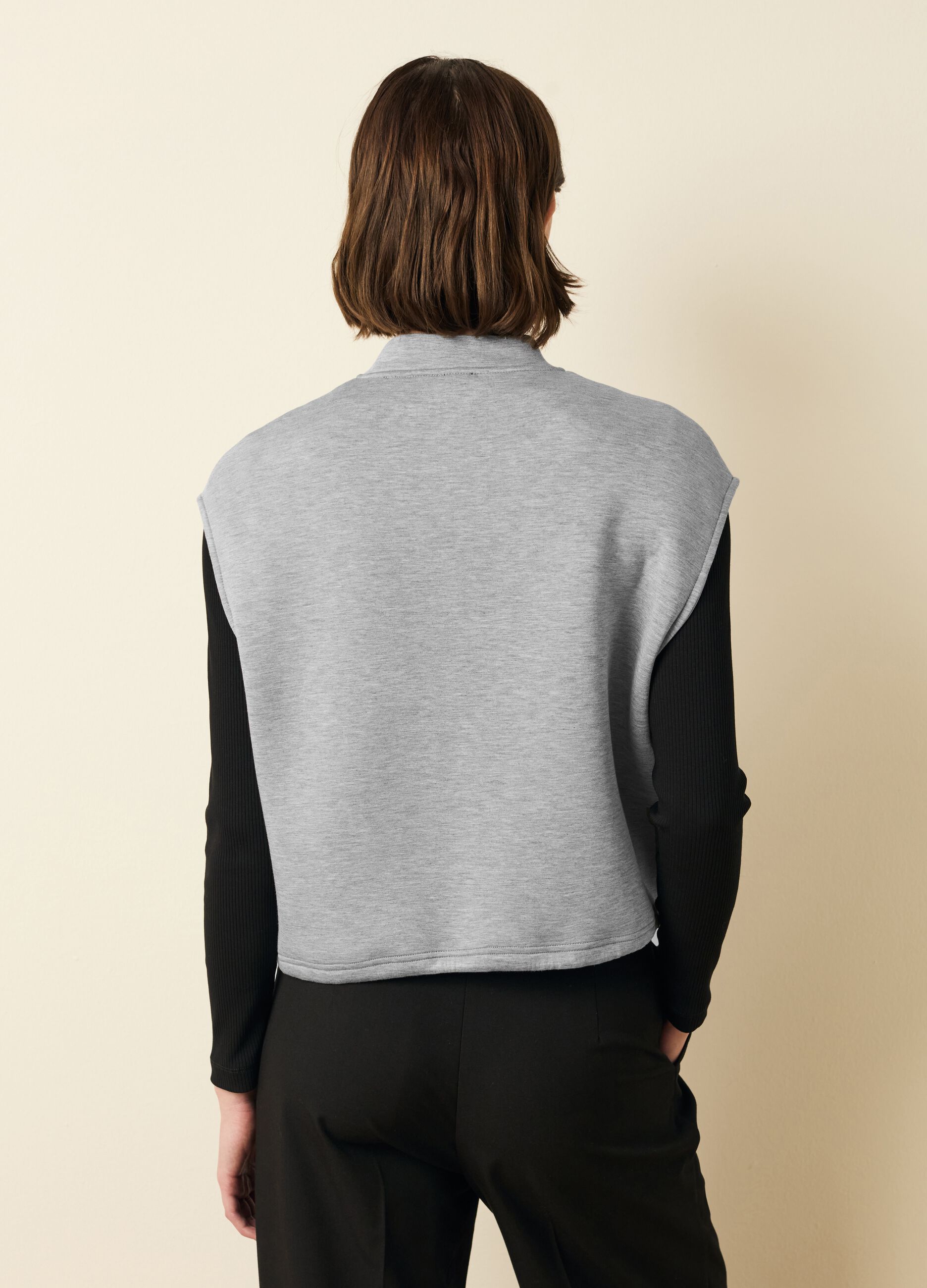 Full-zip gilet in scuba