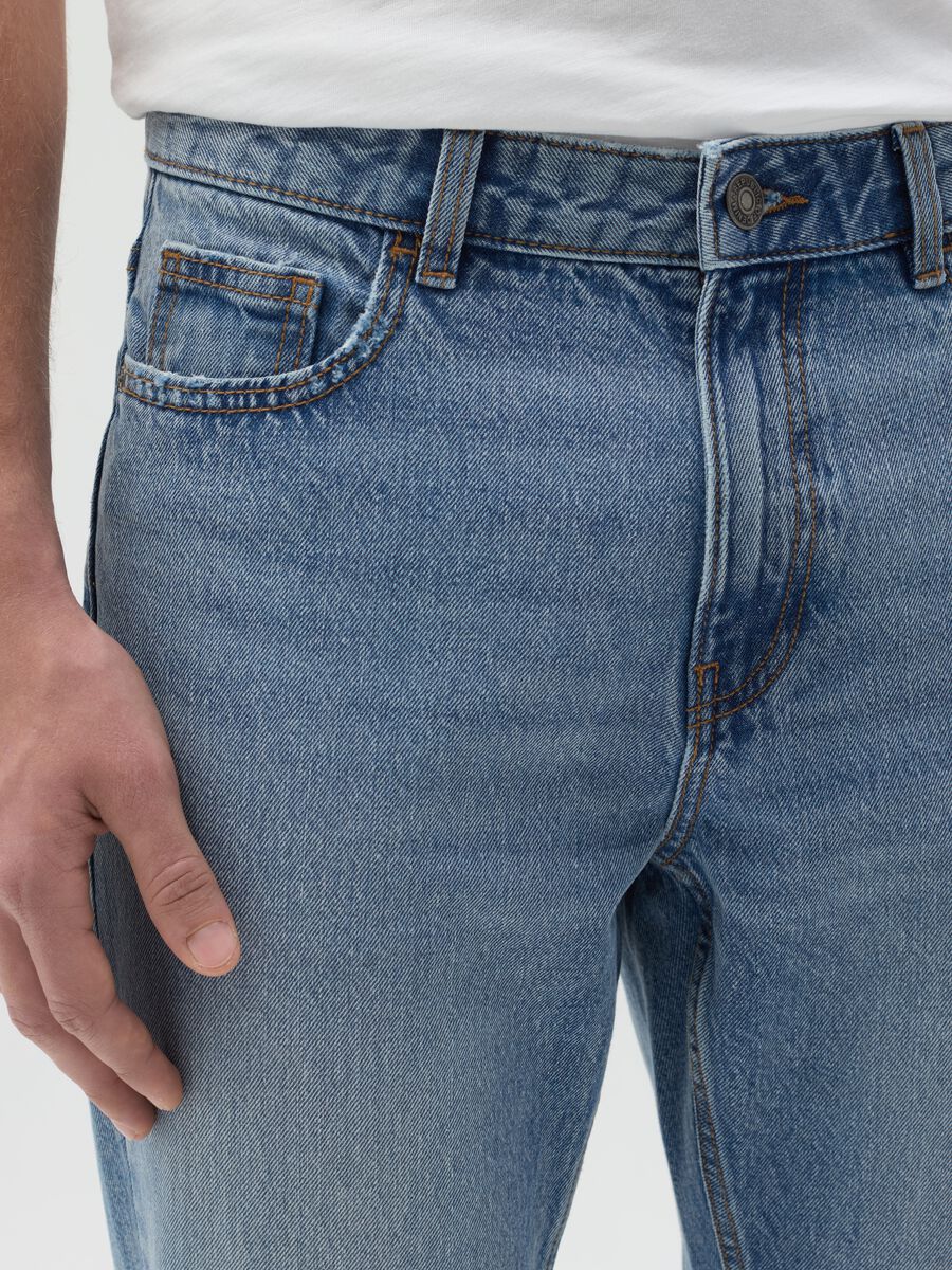 Relaxed-fit jeans with fading_2