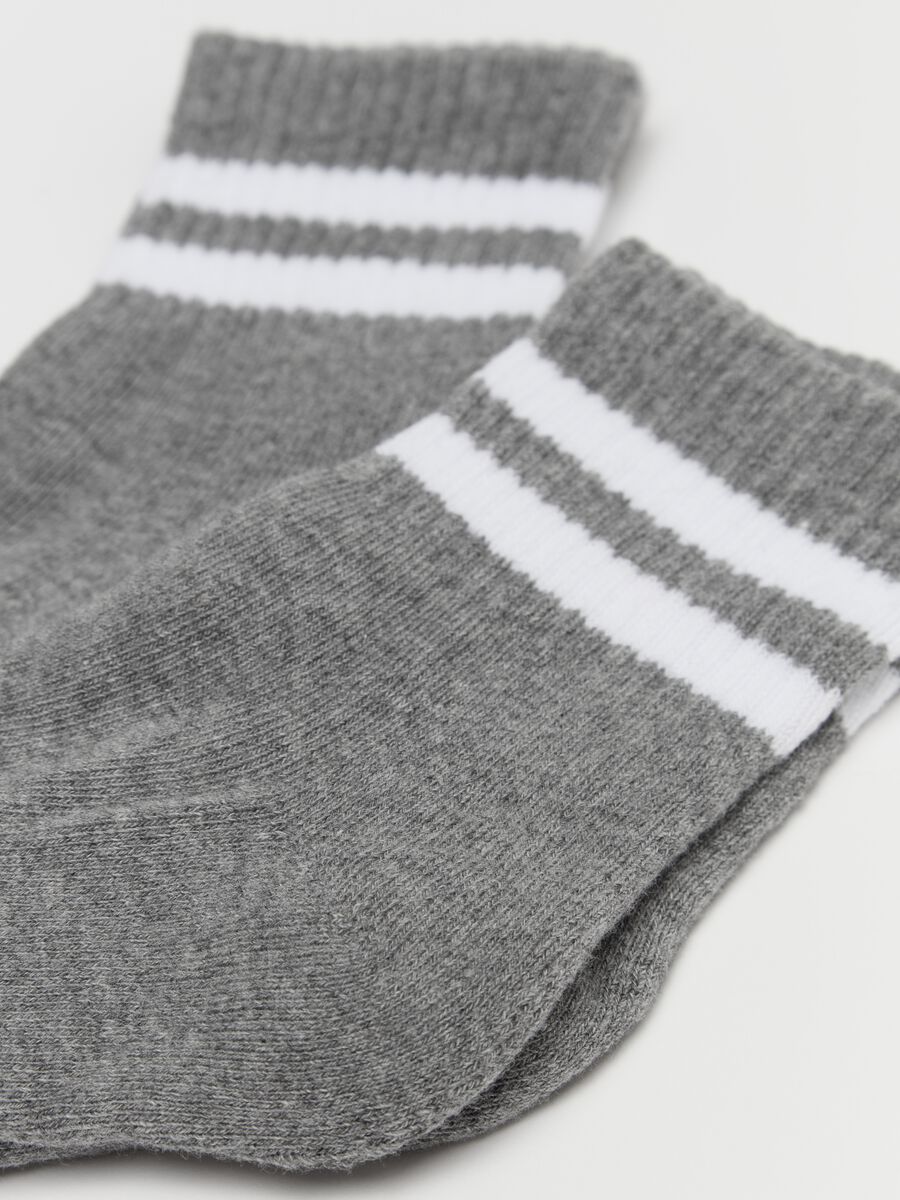 Three-pair pack tennis socks with striped bands_1