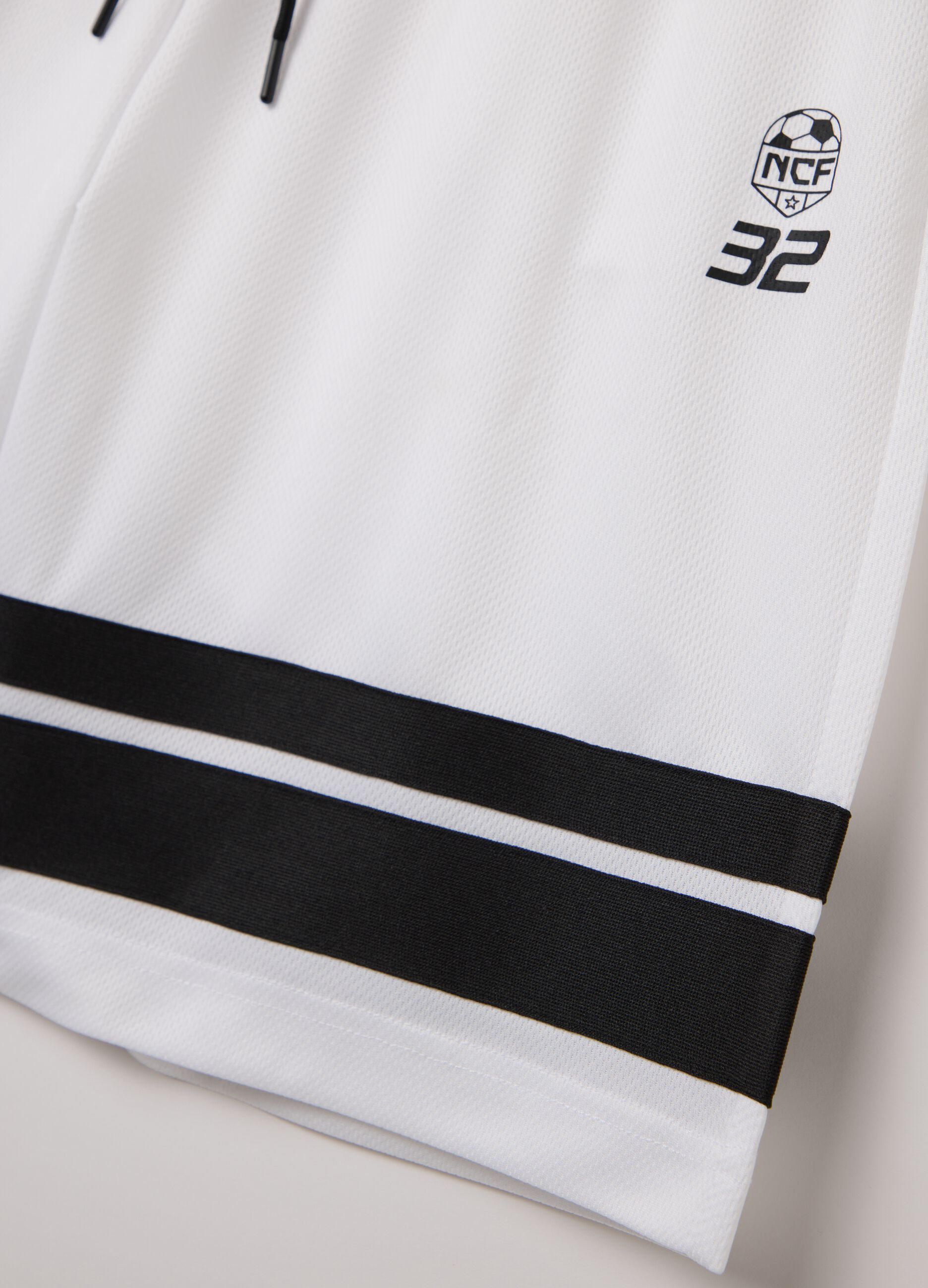 White Bermuda joggers with NFC print