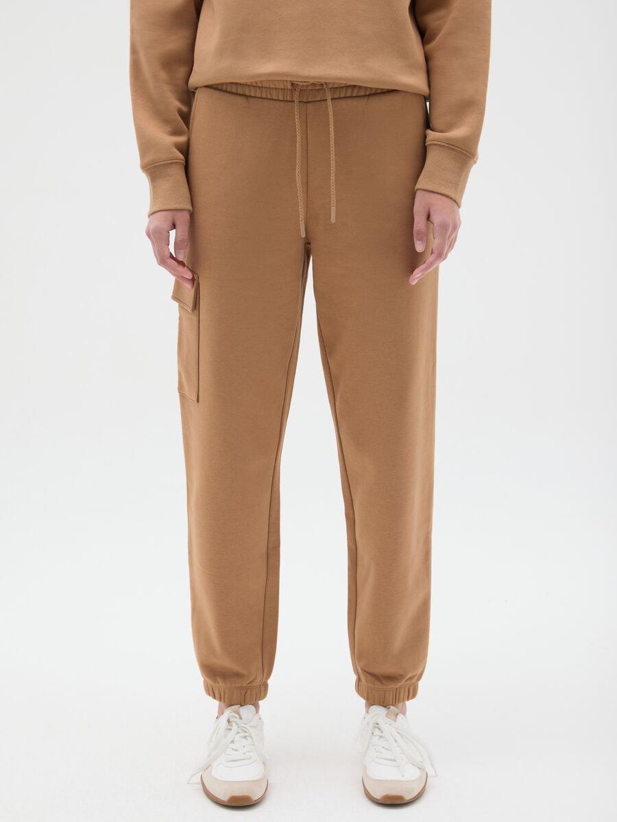 Brown regular fit cotton blend cargo trousers_1