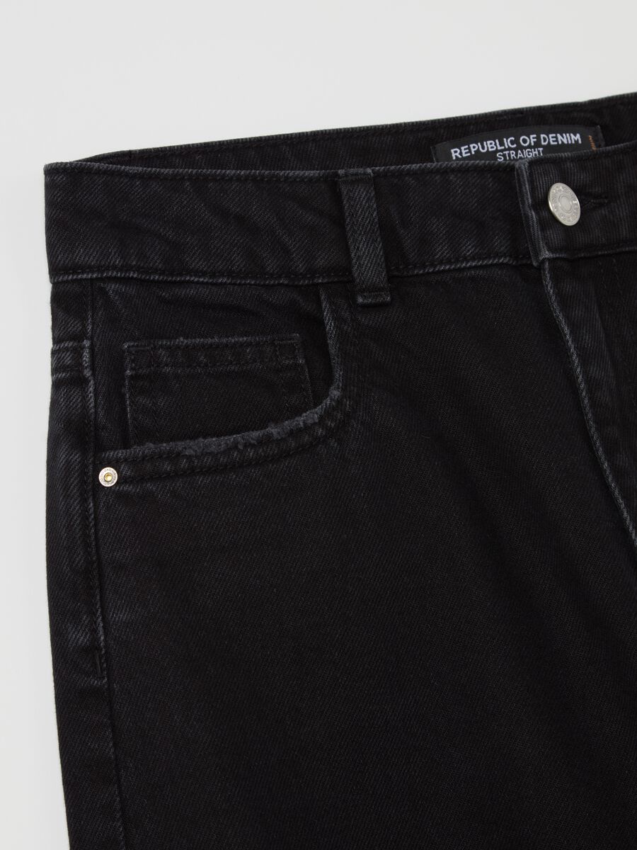 Solid colour straight-fit jeans_5