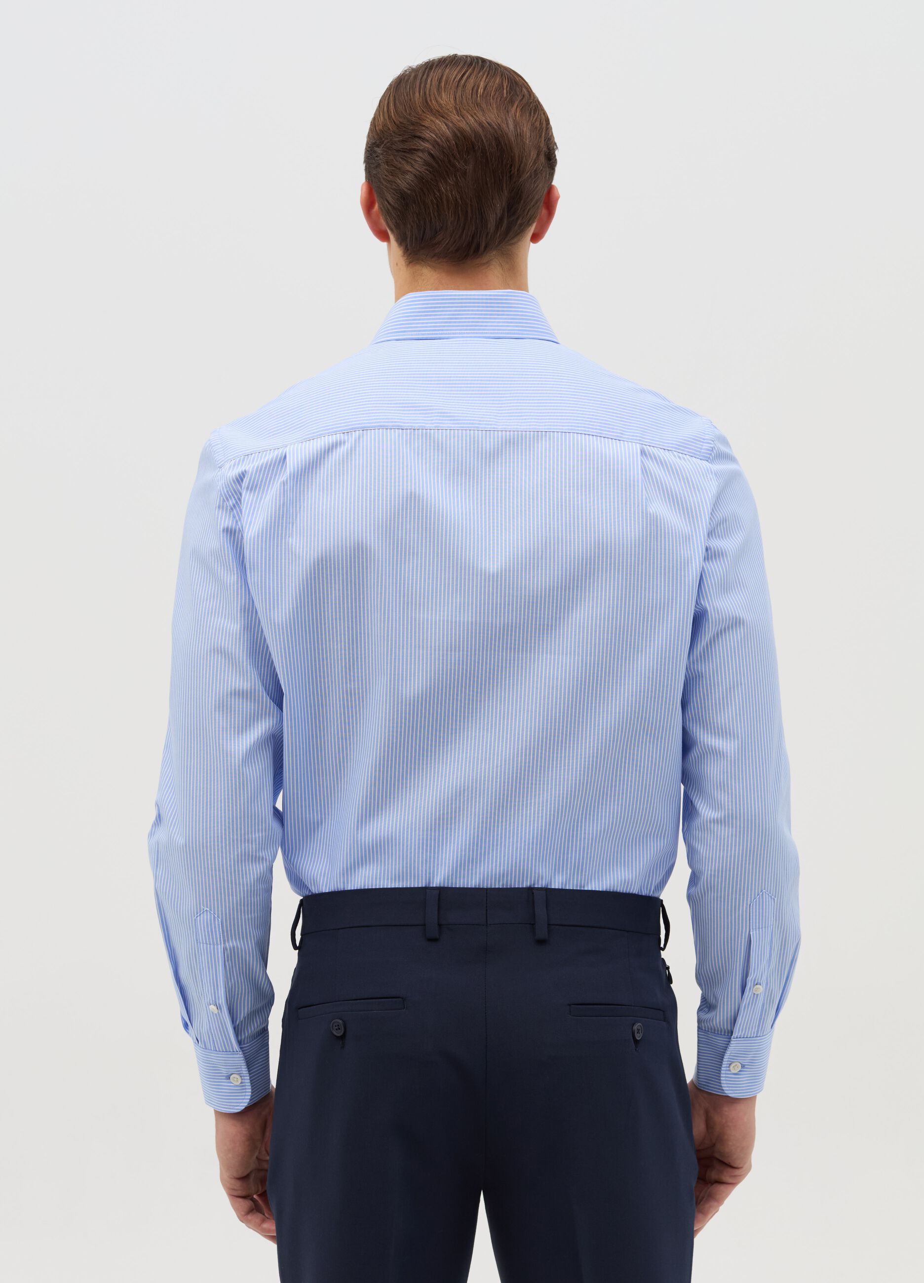 Regular-fit easy-iron shirt with thin stripes