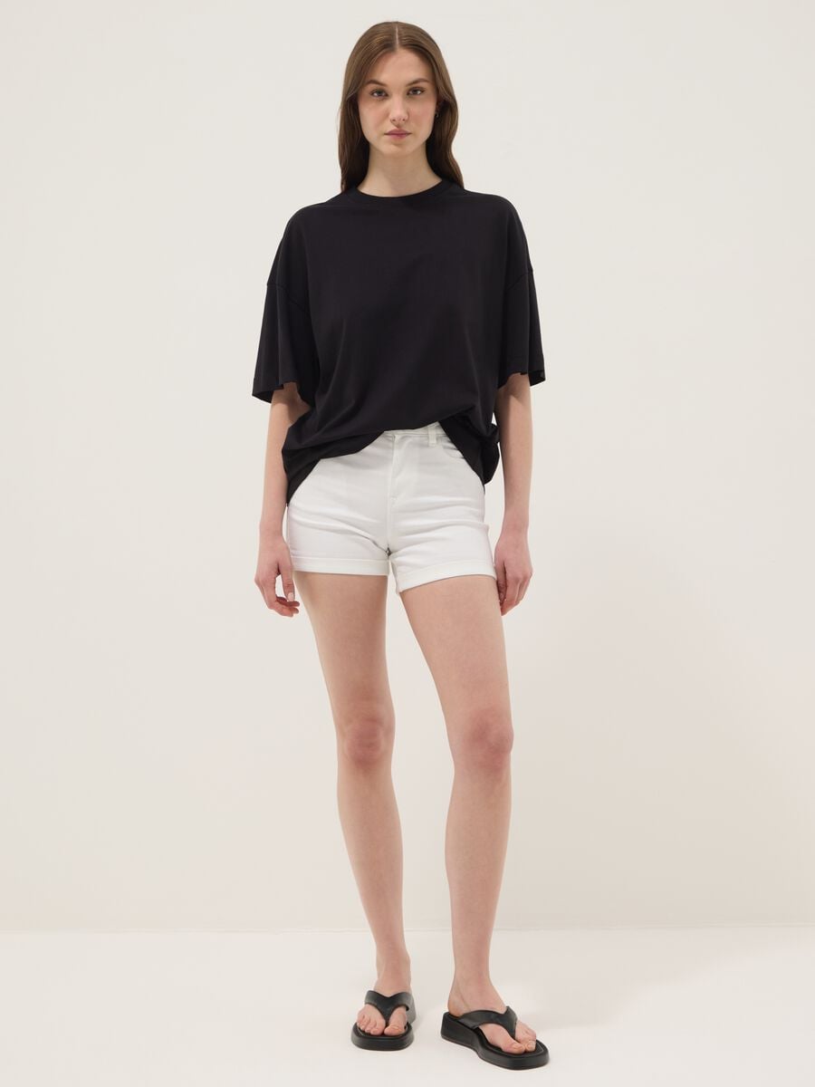 Denim shorts bianchi in cotone elasticizzato regular fit_1