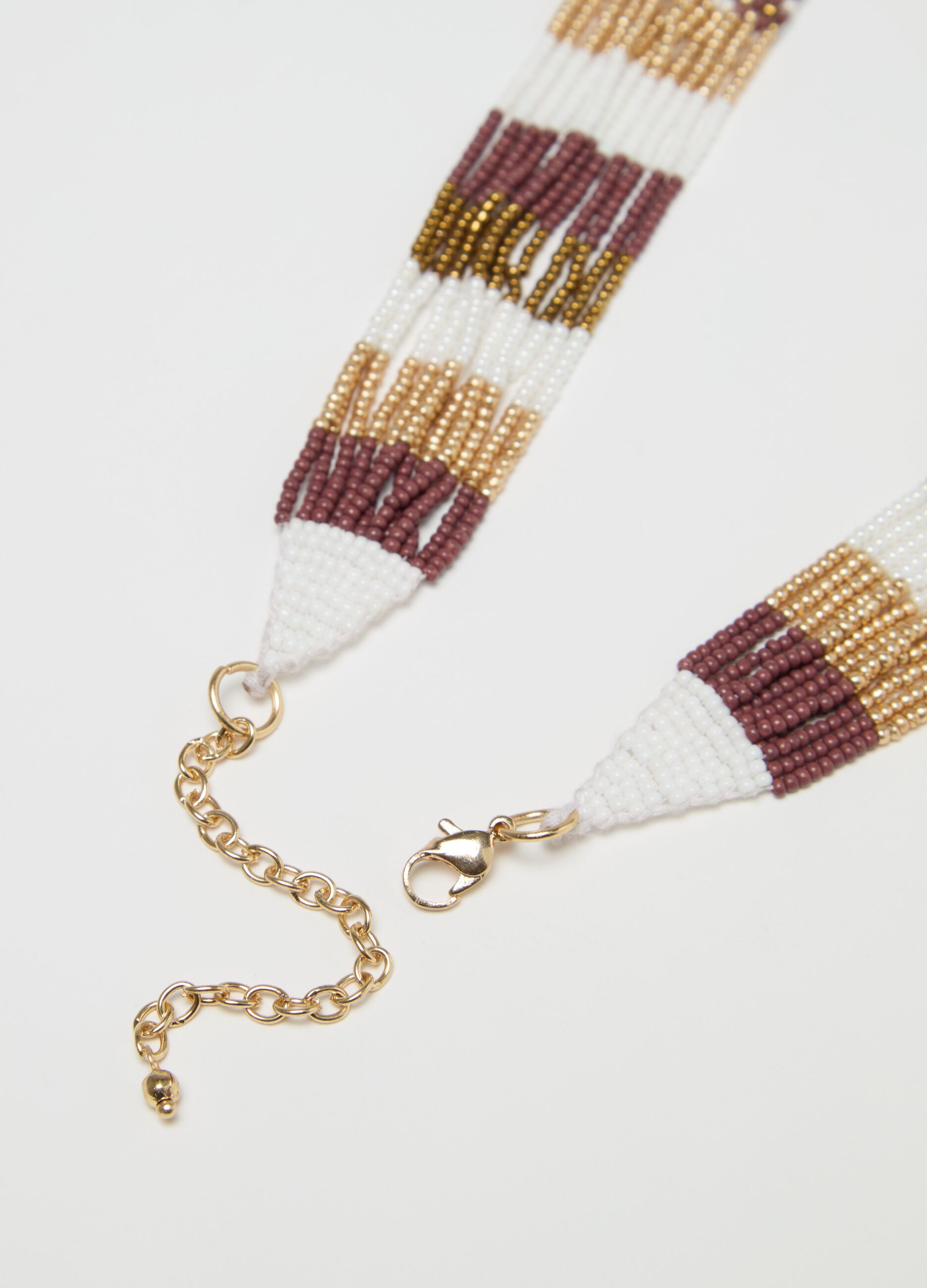 Collana multifili con dettaglio etnico