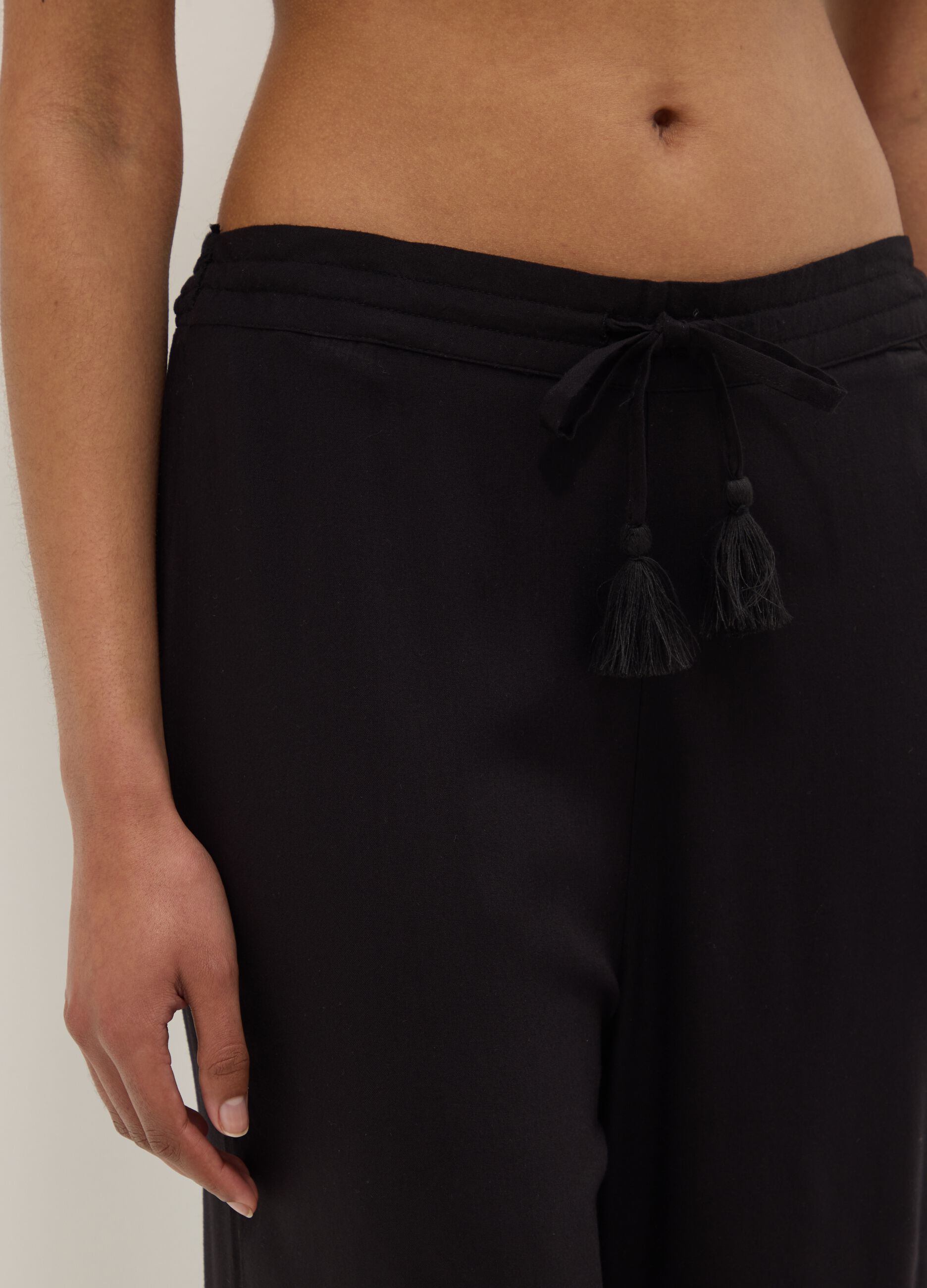 Pantaloni lunghi in pura viscosa neri