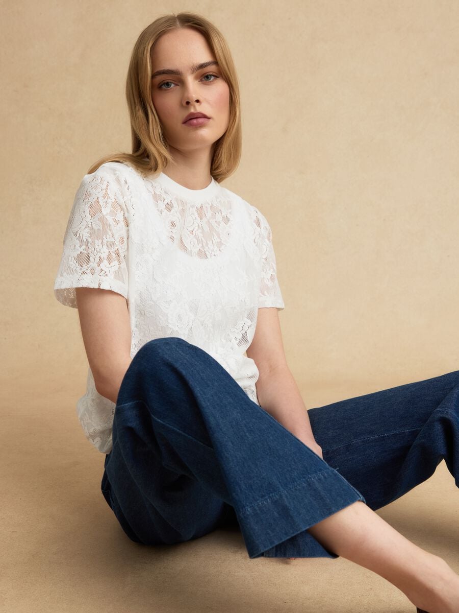 White regular fit t-shirt with floral net pattern_0