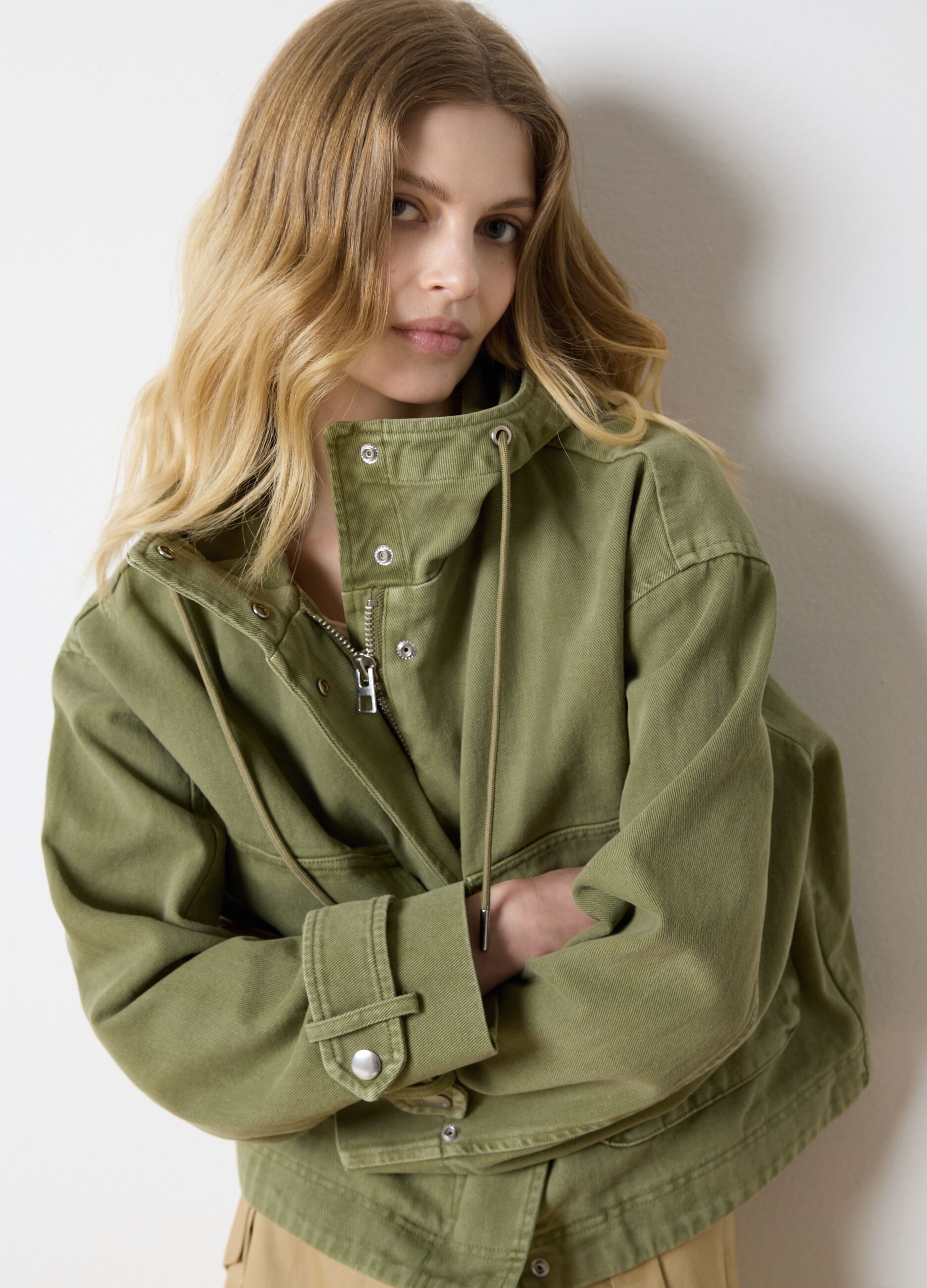 Green shacket in cotton with hood