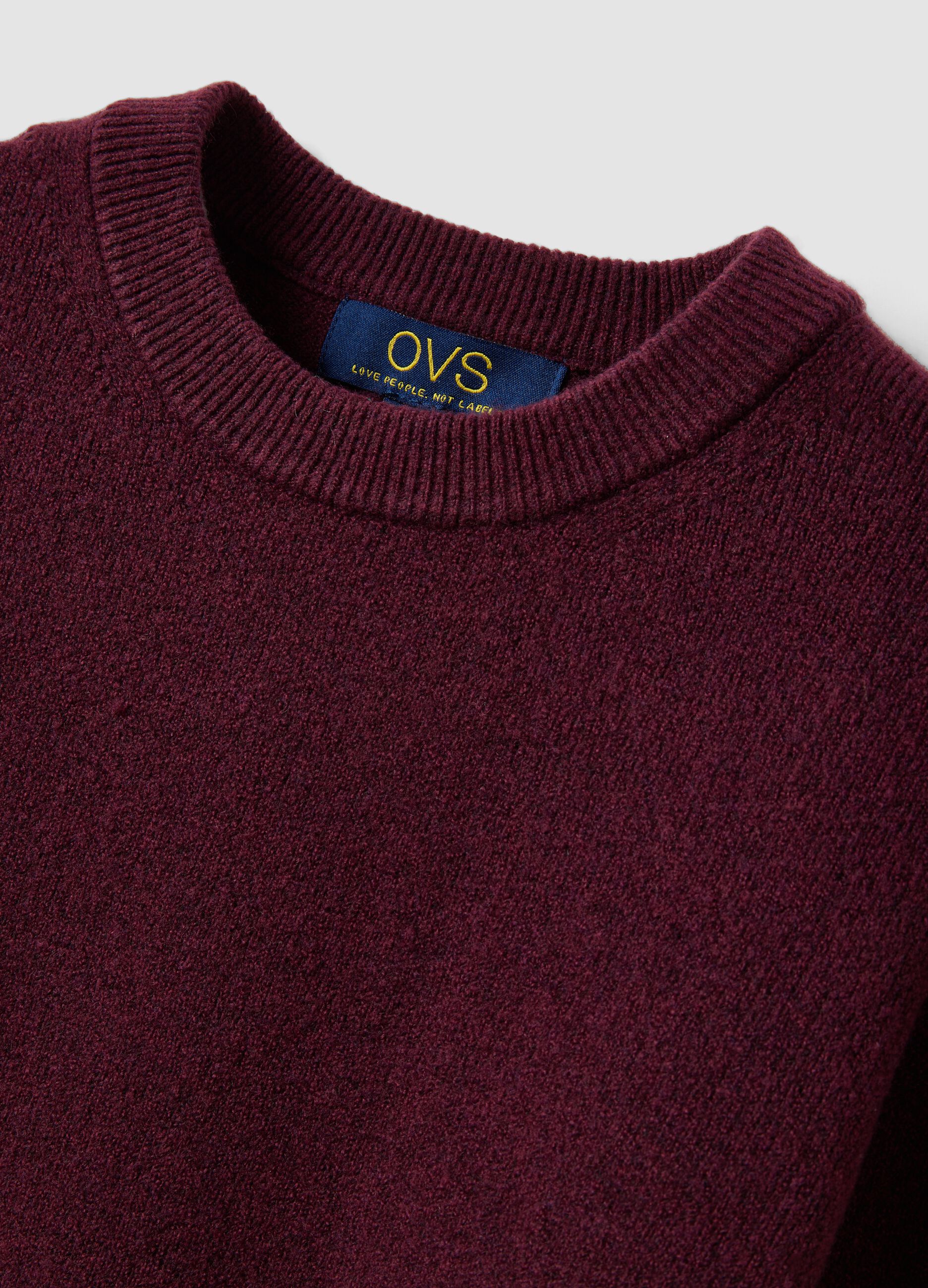 Maglia viola in lana elasticizzata a girocollo