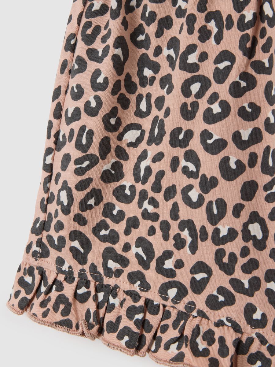 Girls' multicolour pure cotton shorts with regular fit and print_3