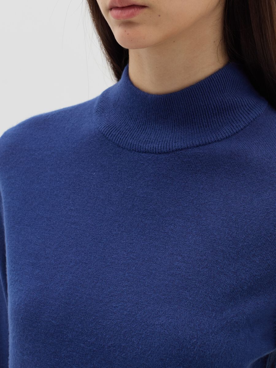 Long-sleeved top with mock neck_3