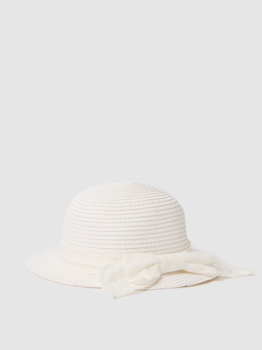 White cloche hat with bow_0