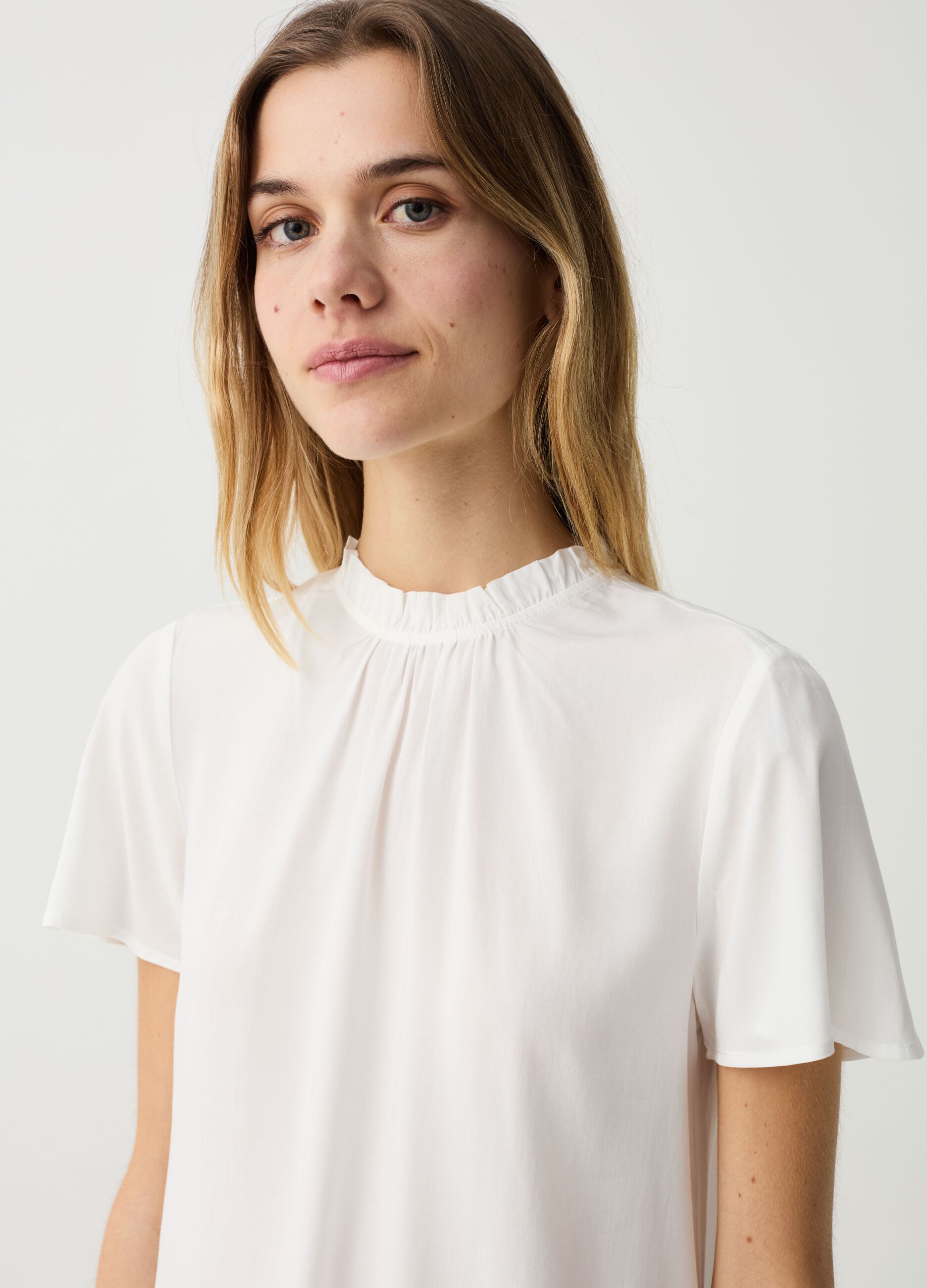 Blusa in viscosa con plissettatura