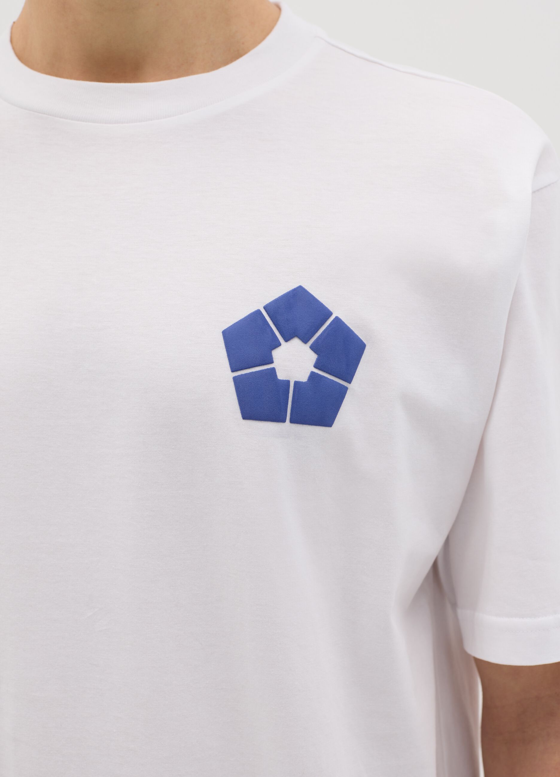 White T-shirt with Seishiro Nagi print