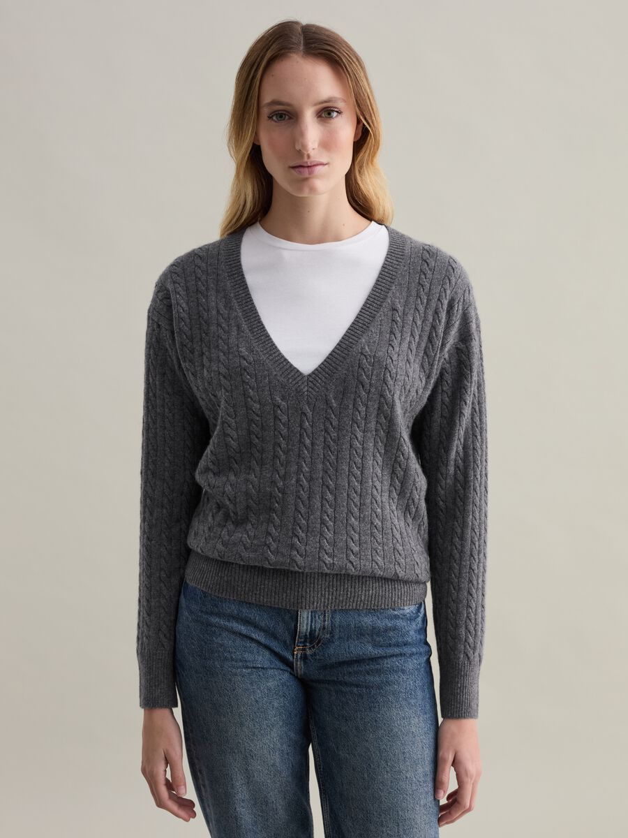 Cable-knit cashmere pullover with V neck_0