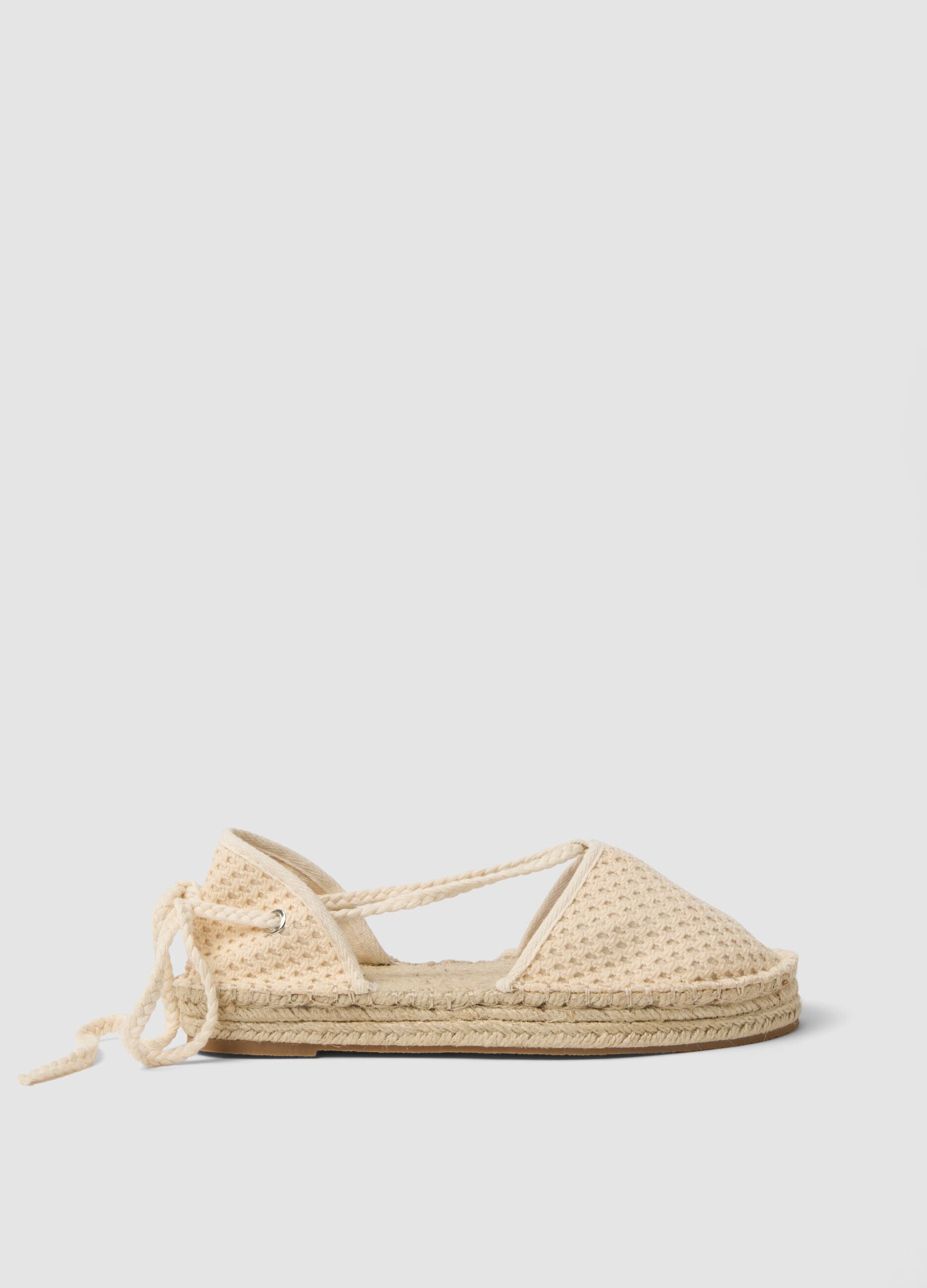 White mesh-textured sandals with laces