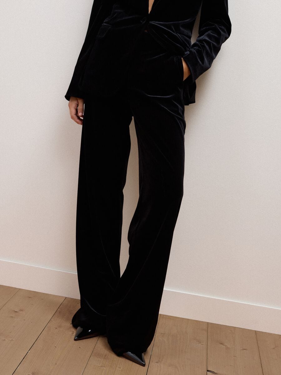 Pantaloni neri flare in tessuto elasticizzato_3