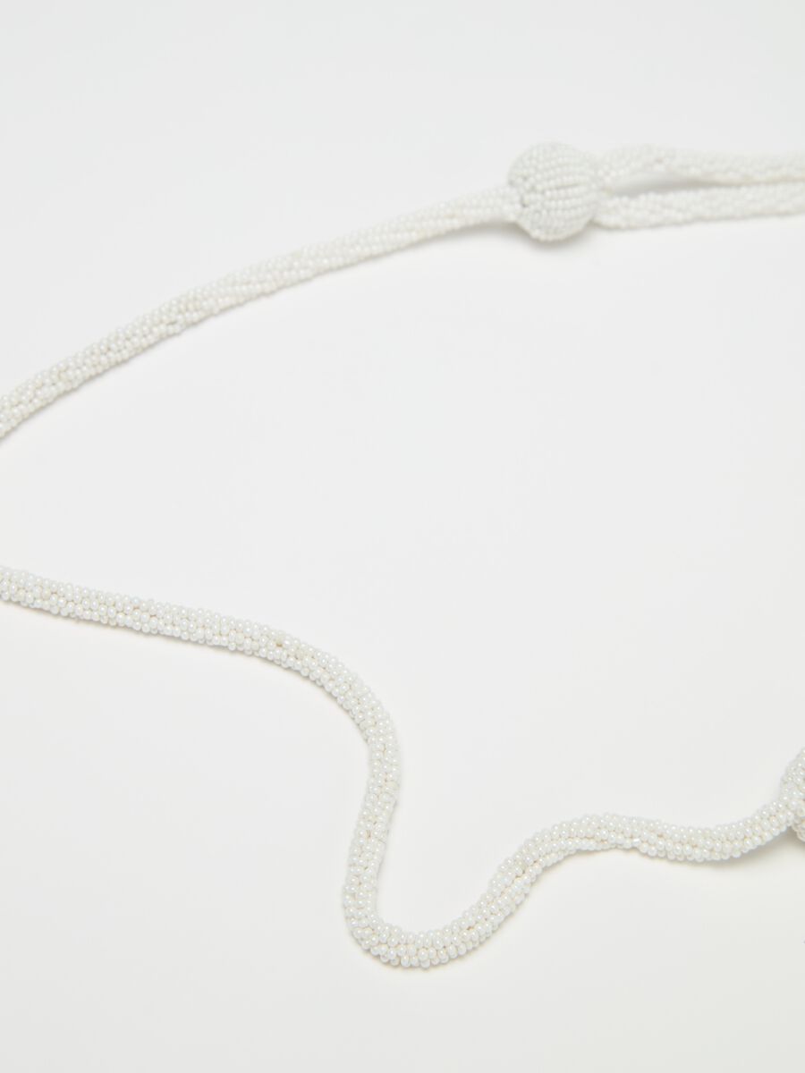 Beaded necklace with gold details_1